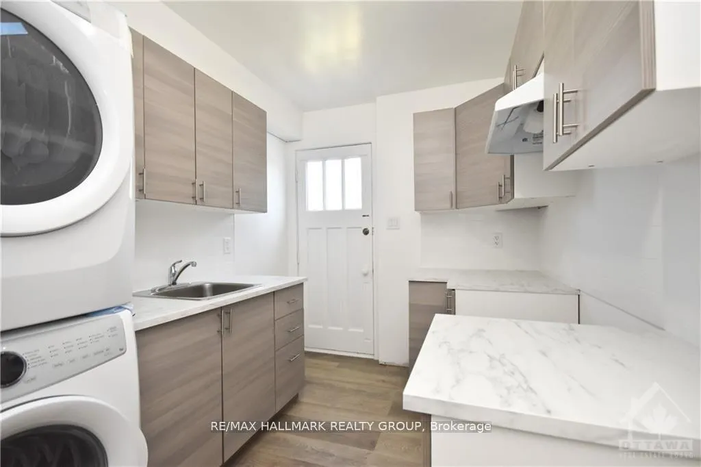 Photo 7 of Unit 2, 15 Marier Avenue, Ottawa, Vanier — HOMEH