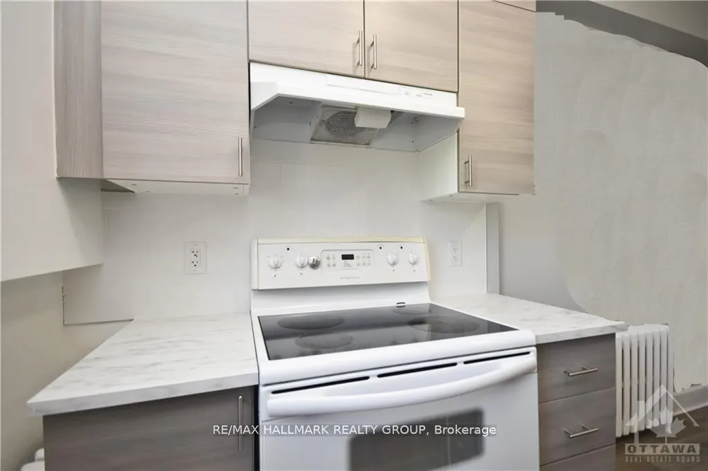 Photo 9 of Unit 2, 15 Marier Avenue, Ottawa, Vanier — HOMEH