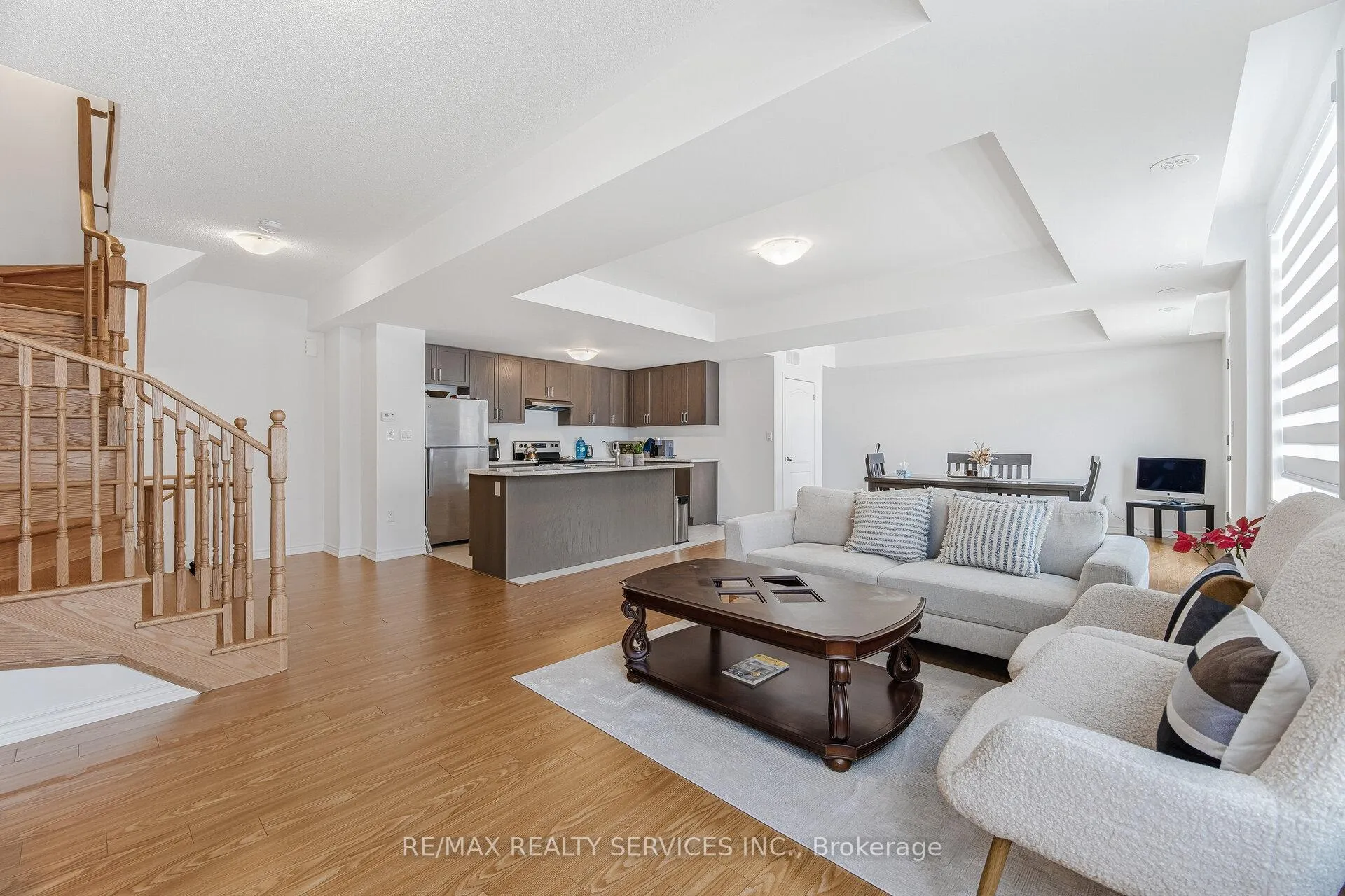 Photo 2 of 435 Dougall Avenue, Caledon, Rural Caledon — HOMEH