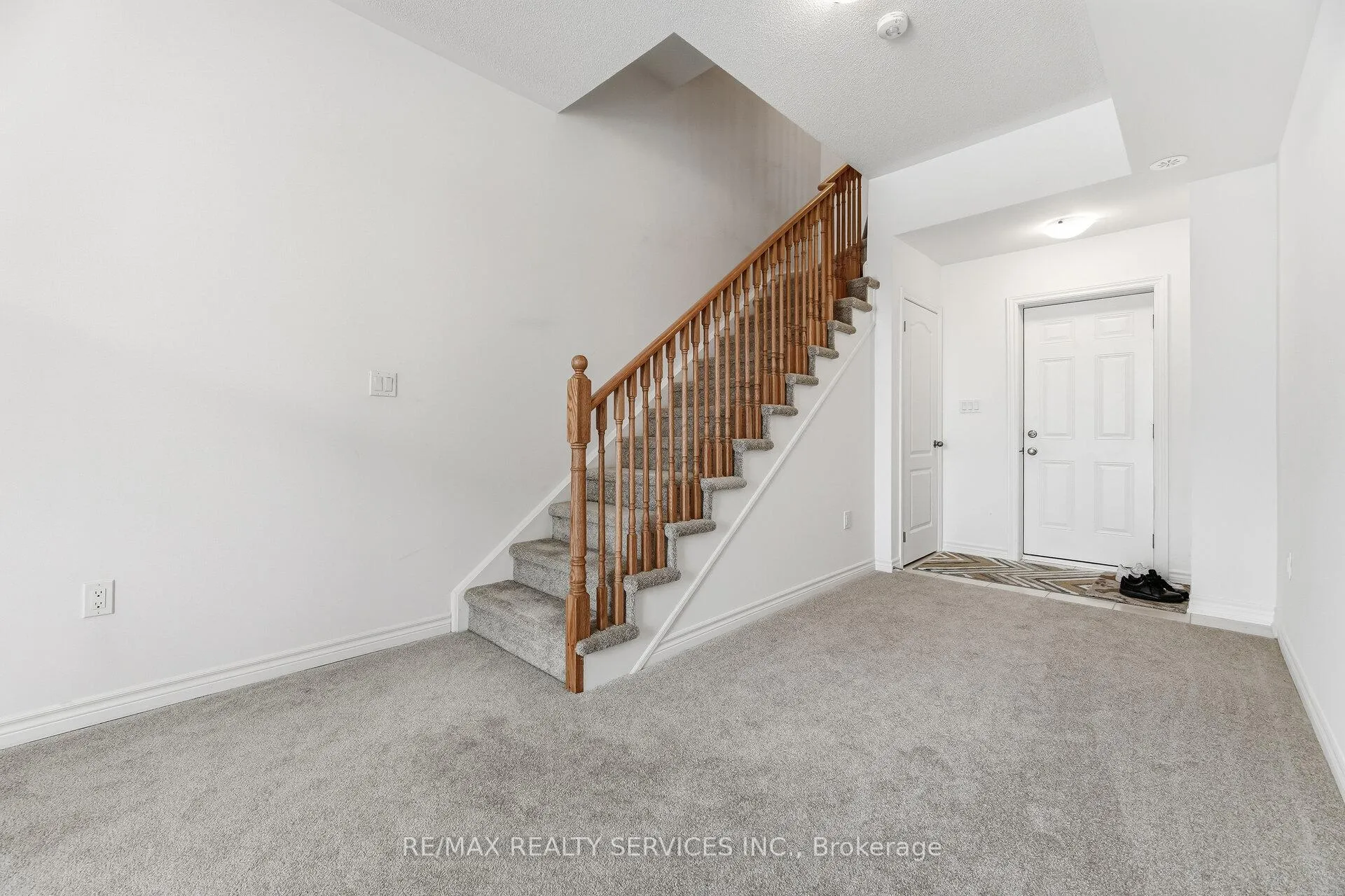 Photo 13 of 435 Dougall Avenue, Caledon, Rural Caledon — HOMEH