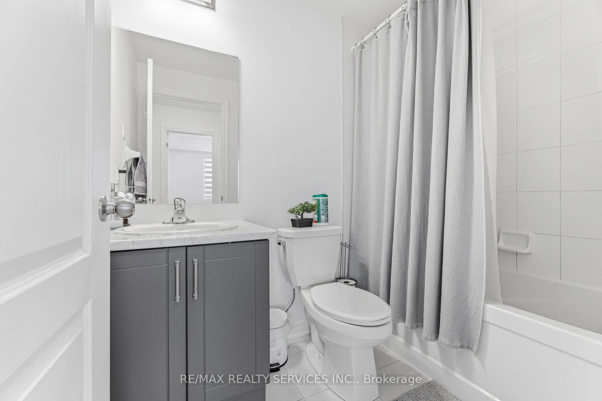 Photo 33 of 435 Dougall Avenue, Caledon, Rural Caledon — HOMEH