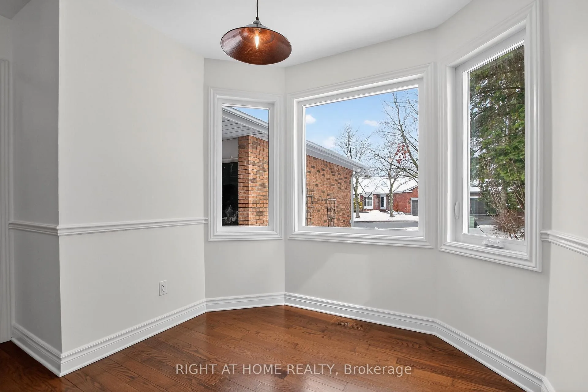 Photo 5 of 100 Darlington Private, Ottawa, Hunt Club/Western Community — HOMEH