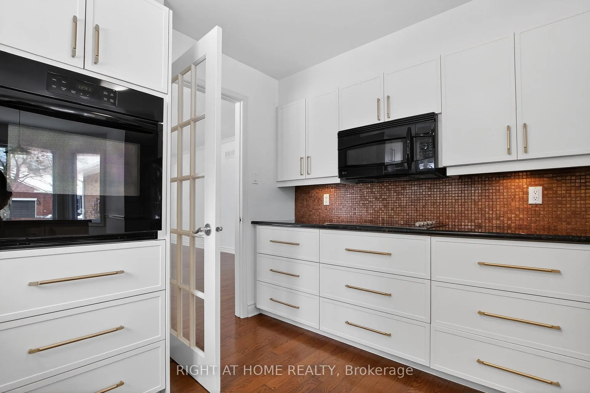 Photo 7 of 100 Darlington Private, Ottawa, Hunt Club/Western Community — HOMEH