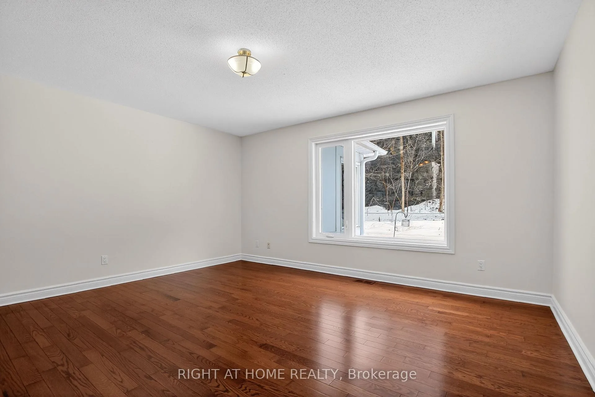 Photo 9 of 100 Darlington Private, Ottawa, Hunt Club/Western Community — HOMEH