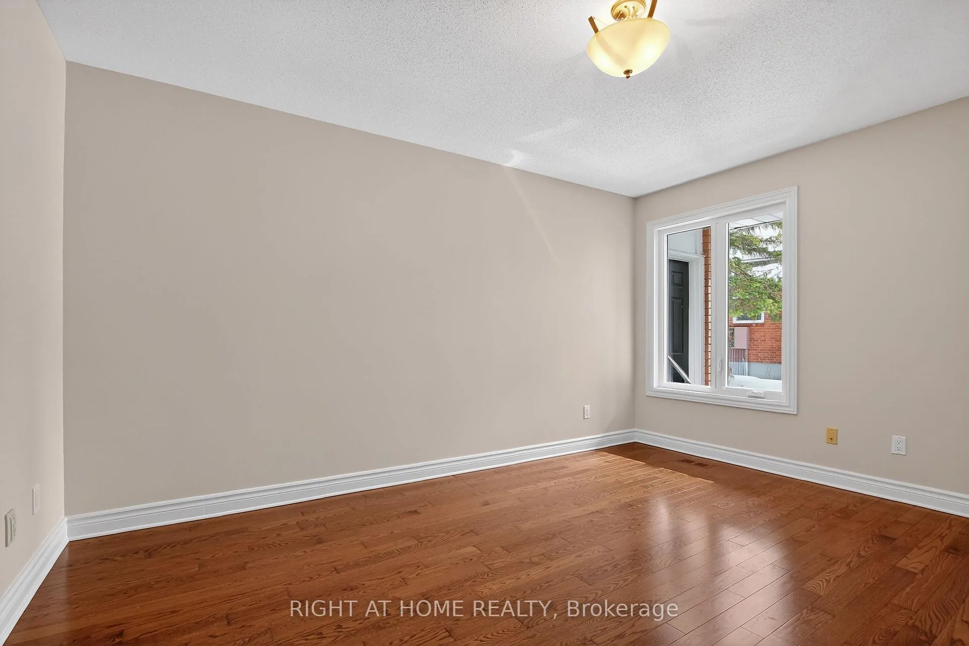 Photo 23 of 100 Darlington Private, Ottawa, Hunt Club/Western Community — HOMEH