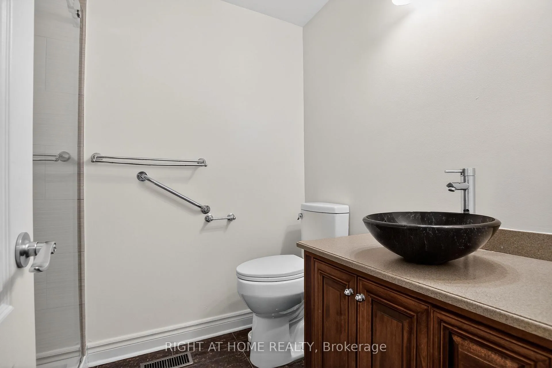 Photo 25 of 100 Darlington Private, Ottawa, Hunt Club/Western Community — HOMEH