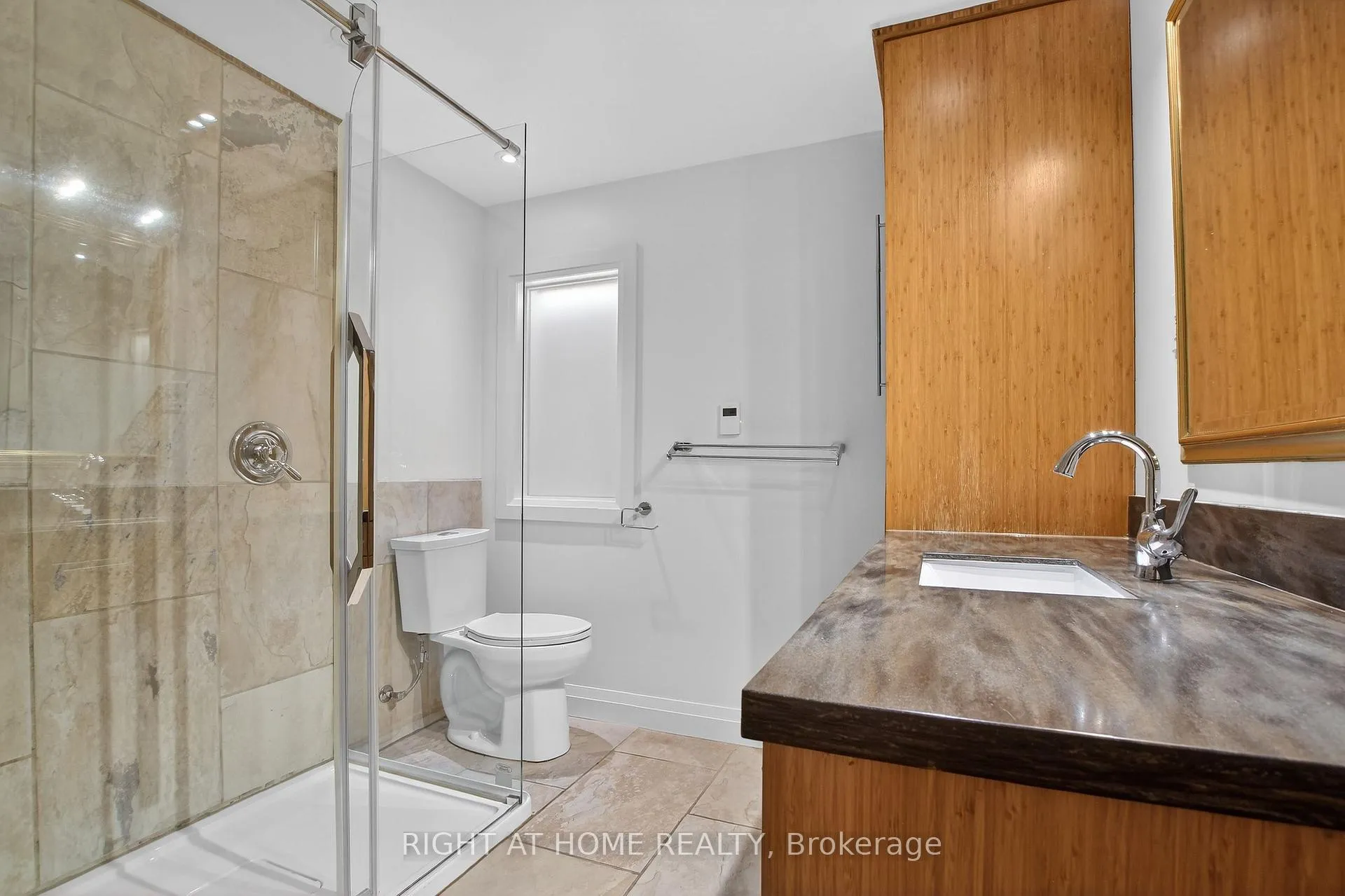 Photo 32 of 100 Darlington Private, Ottawa, Hunt Club/Western Community — HOMEH