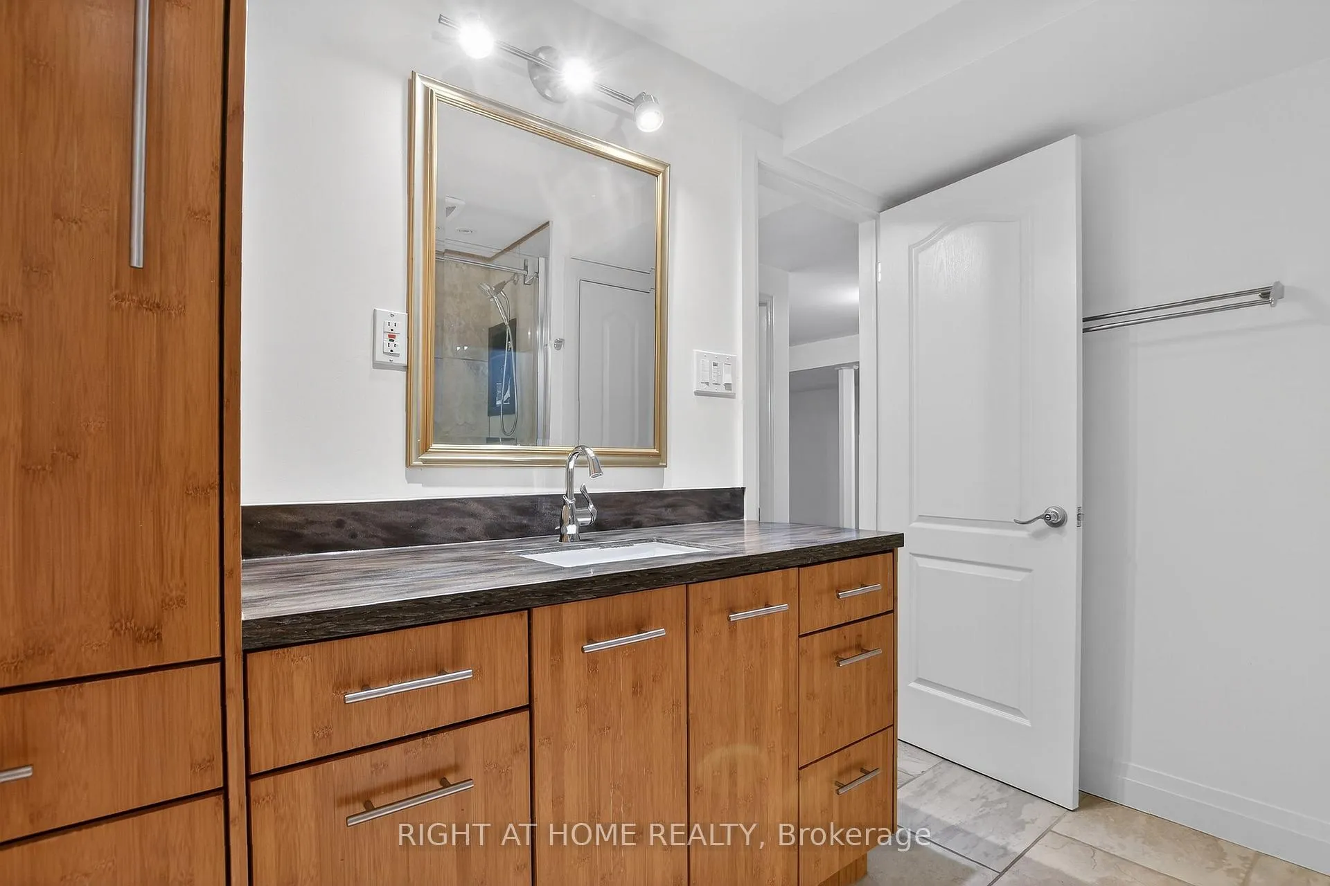 Photo 34 of 100 Darlington Private, Ottawa, Hunt Club/Western Community — HOMEH