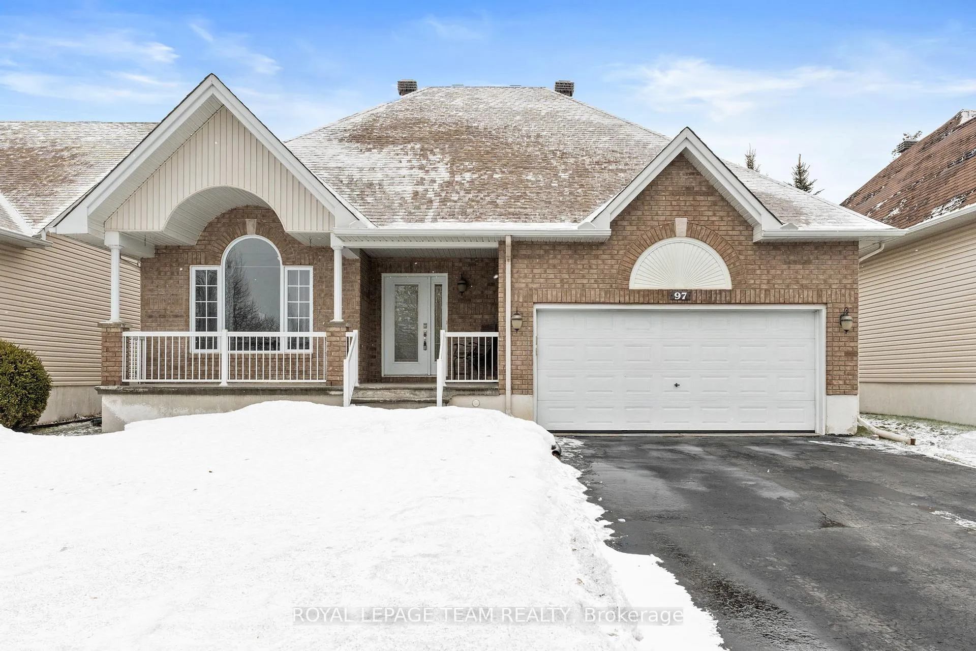 Photo 3 of 97 Lloydalex Crescent, Ottawa, Stittsville (North) — HOMEH