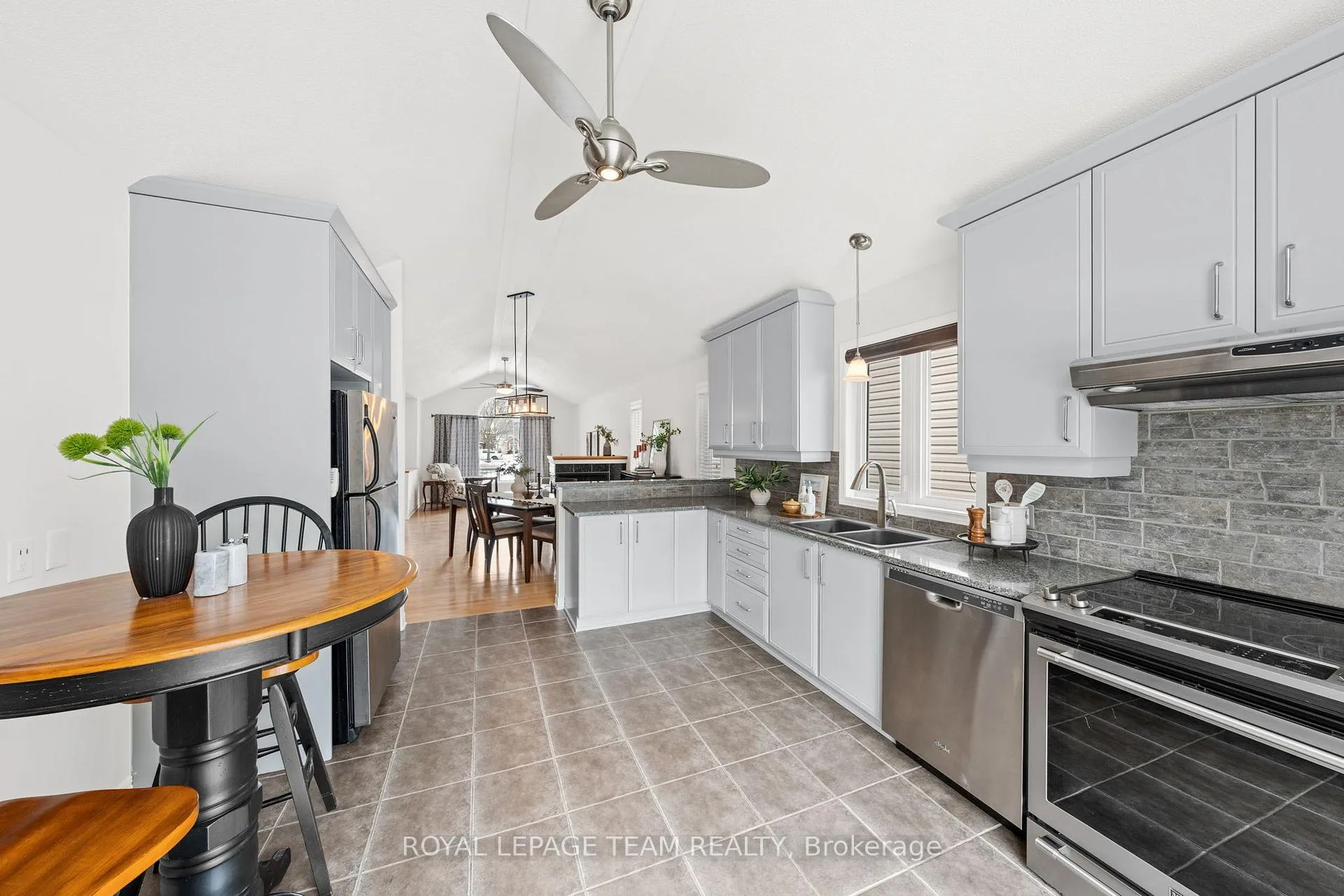 Photo 21 of 97 Lloydalex Crescent, Ottawa, Stittsville (North) — HOMEH