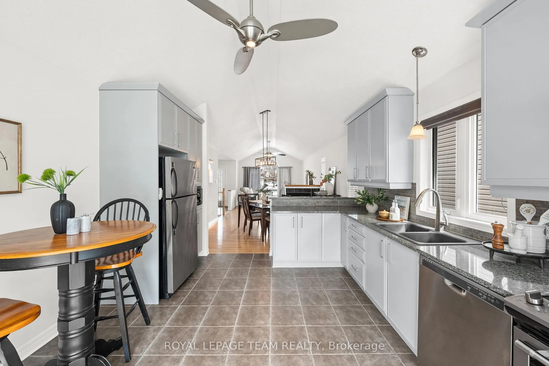 Photo 23 of 97 Lloydalex Crescent, Ottawa, Stittsville (North) — HOMEH
