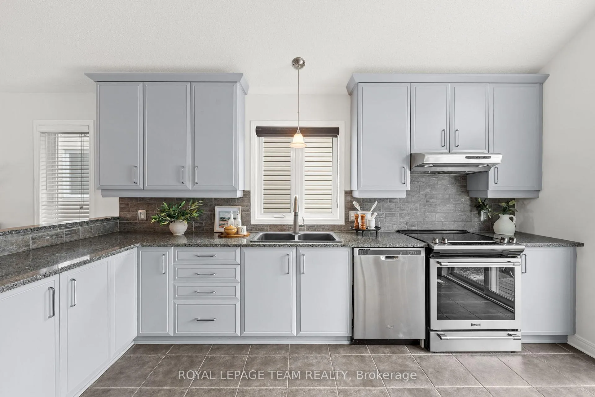 Photo 25 of 97 Lloydalex Crescent, Ottawa, Stittsville (North) — HOMEH
