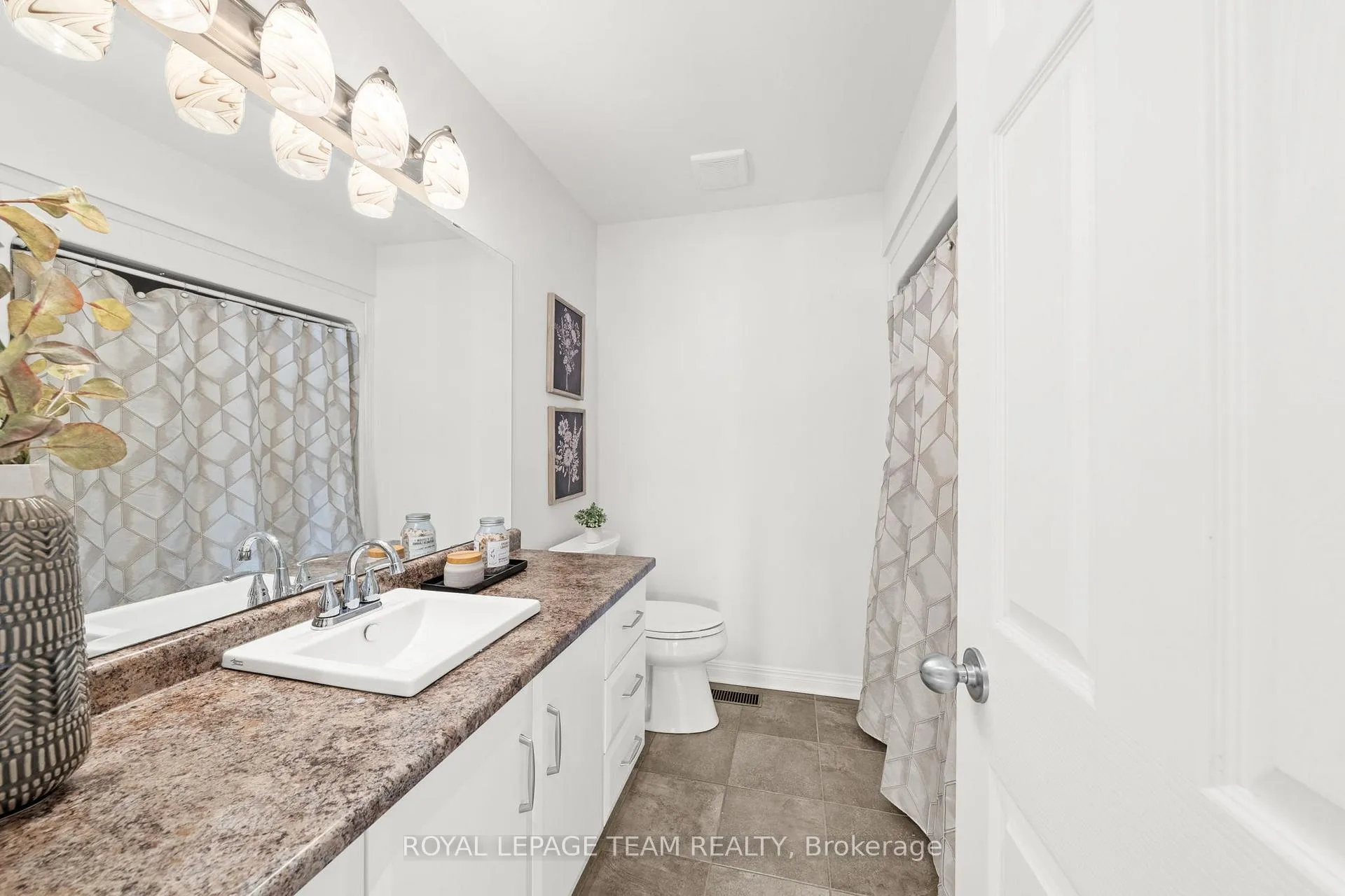 Photo 37 of 97 Lloydalex Crescent, Ottawa, Stittsville (North) — HOMEH