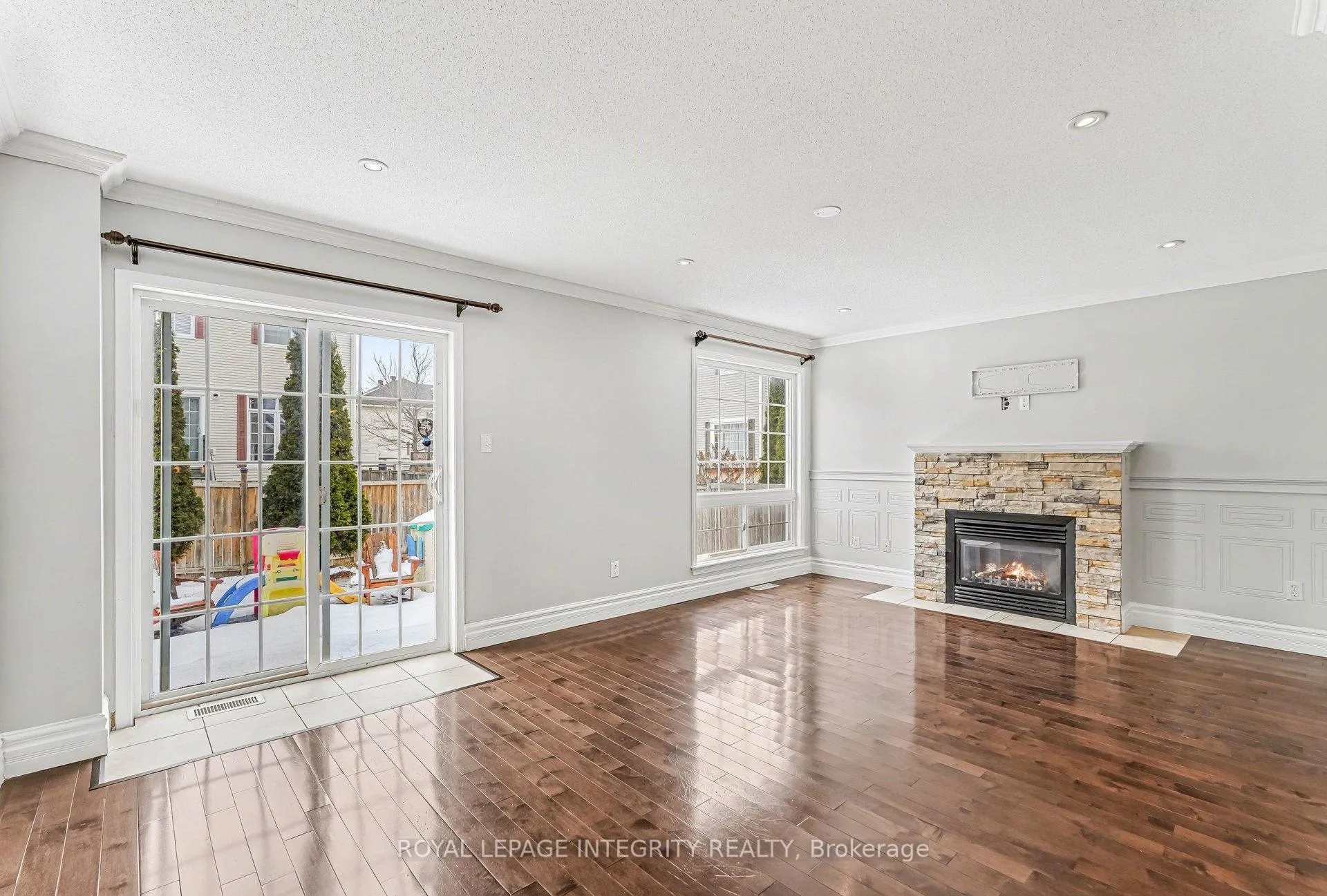 Photo 9 of 429 Ashbourne Crescent, Ottawa, Barrhaven - Stonebridge — HOMEH