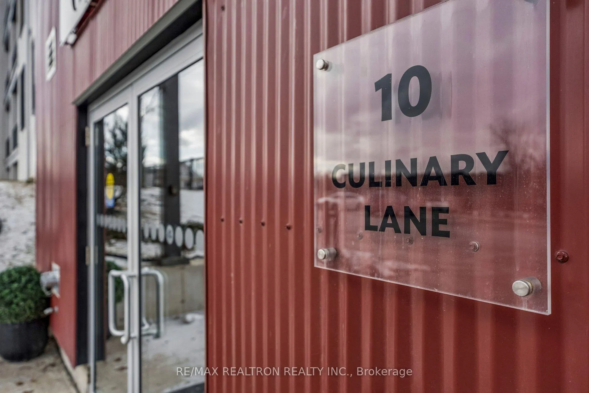 Photo 3 of Unit 311, 10 Culinary Lane, Barrie, Rural Barrie Southeast — HOMEH