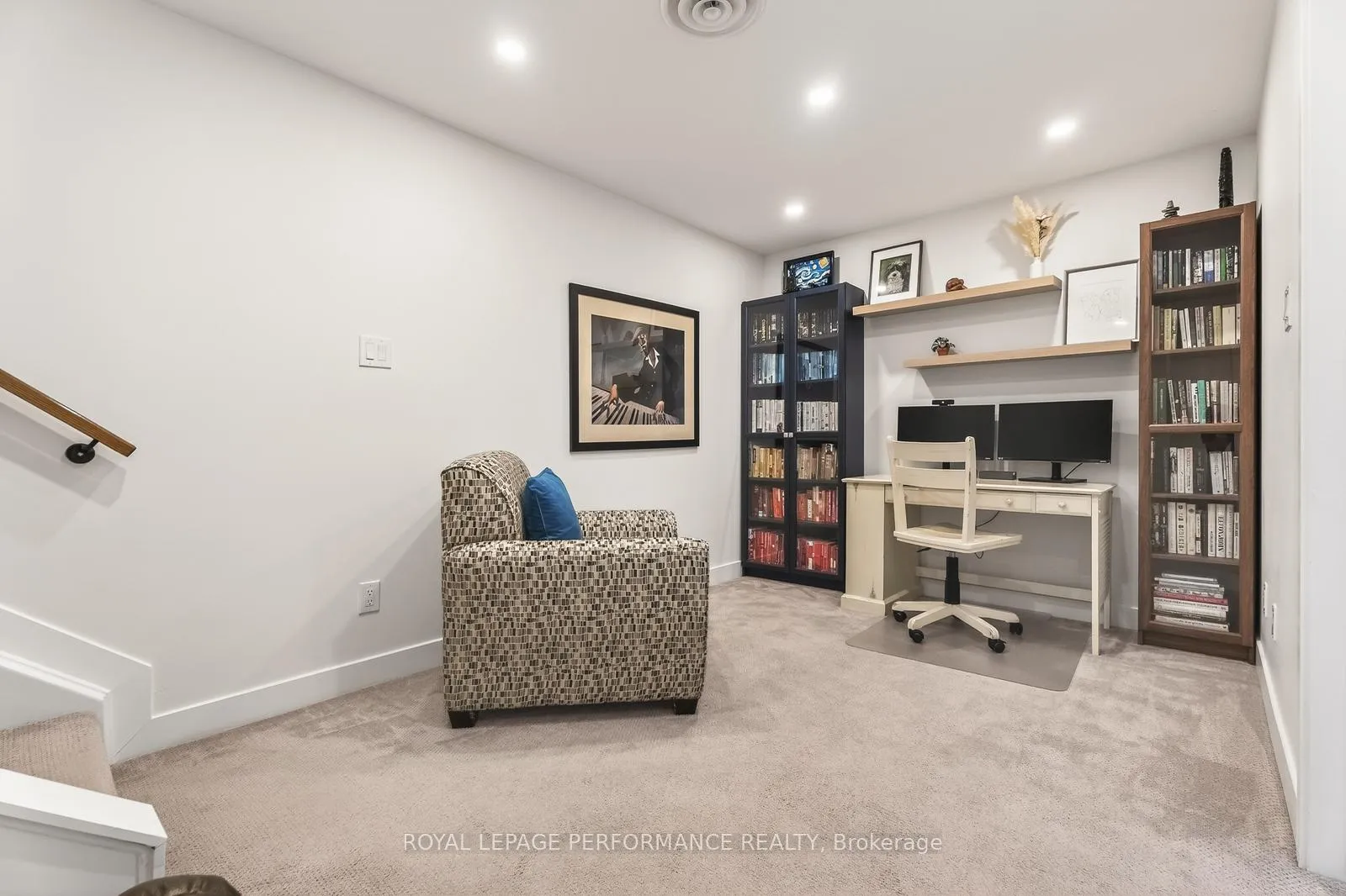 Photo 15 of 820 Ralph Hennessy Ave, Ottawa, Riverside South — HOMEH