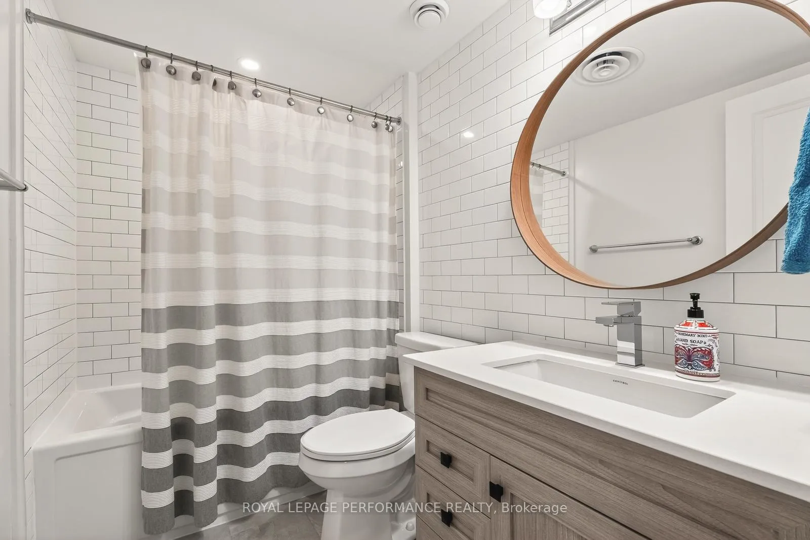 Photo 17 of 820 Ralph Hennessy Ave, Ottawa, Riverside South — HOMEH