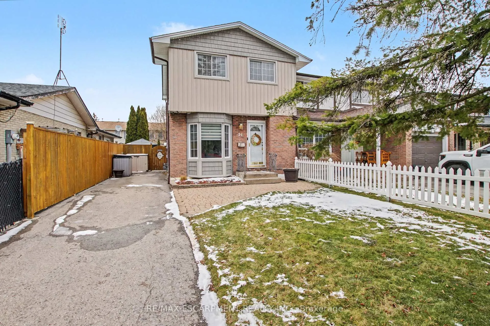 Front of 21 Greystone Crescent