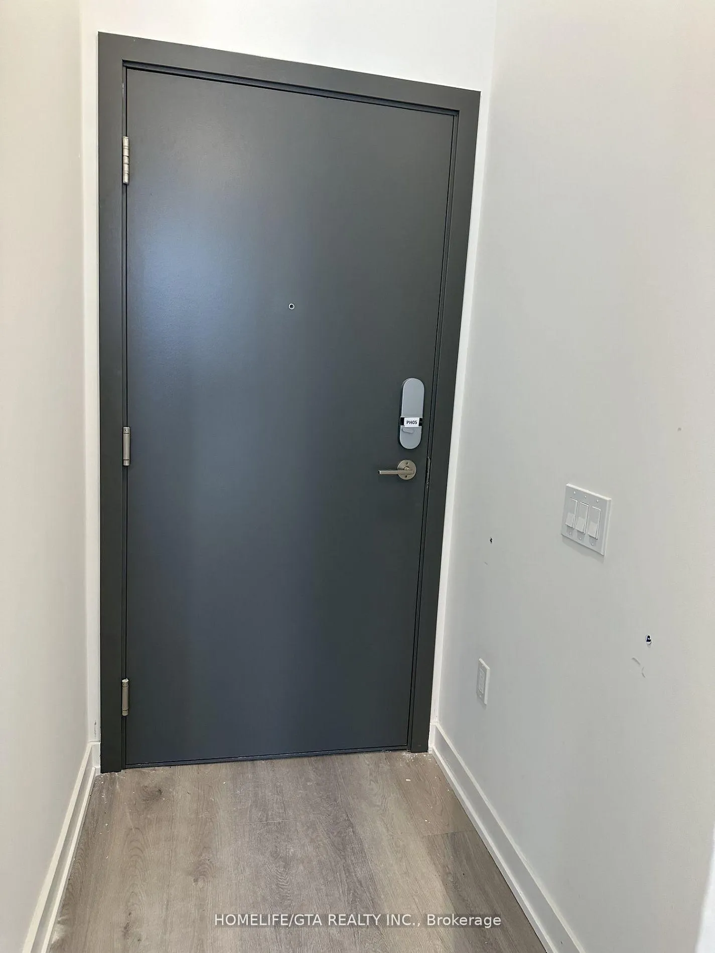 Photo 3 of Unit PH05, 9 Tecumseth Street, Toronto, Niagara — HOMEH