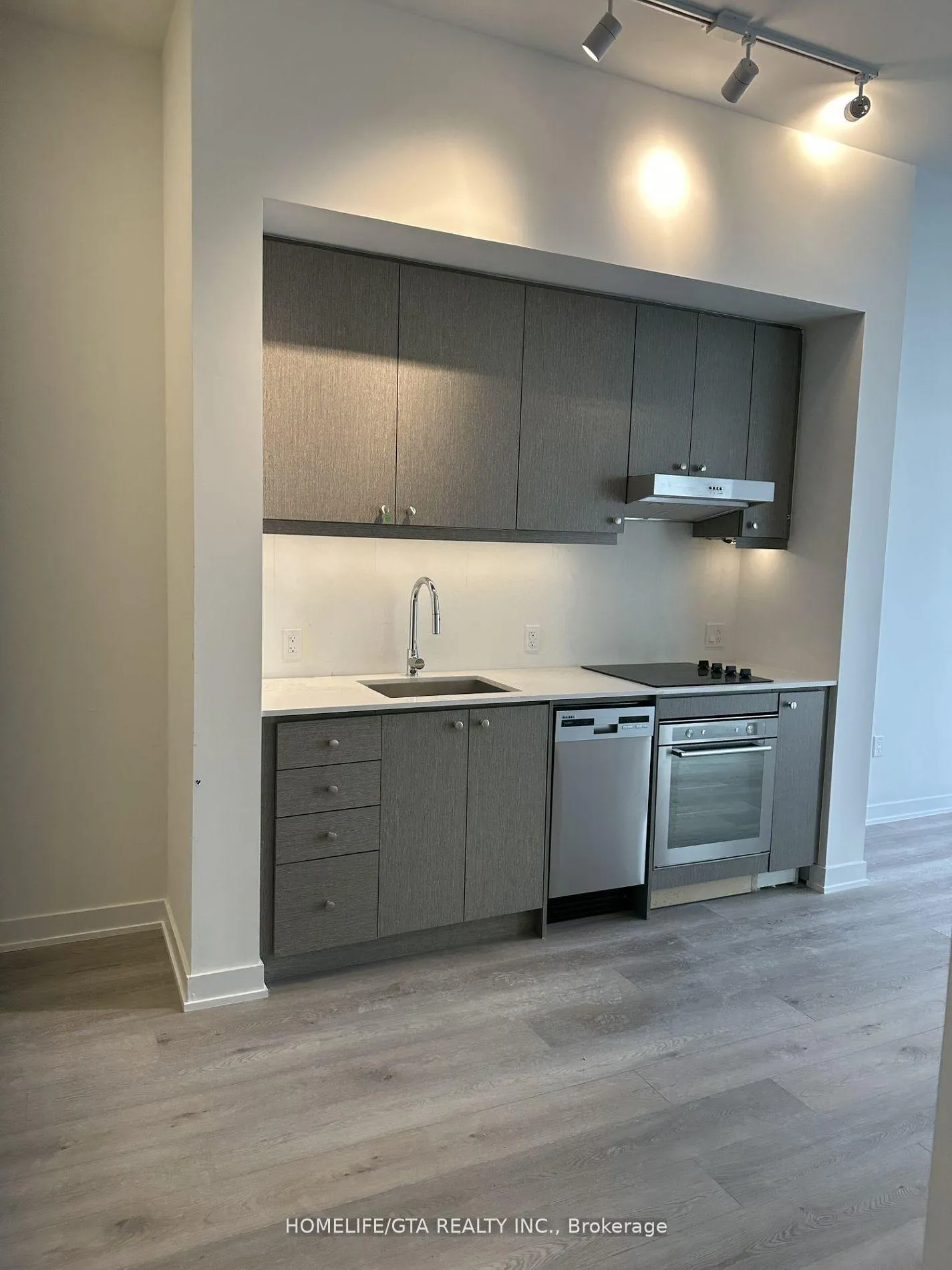Photo 5 of Unit PH05, 9 Tecumseth Street, Toronto, Niagara — HOMEH