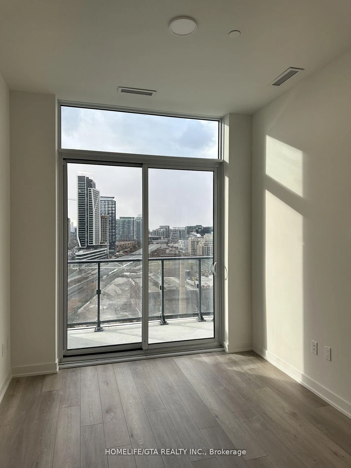 Photo 7 of Unit PH05, 9 Tecumseth Street, Toronto, Niagara — HOMEH