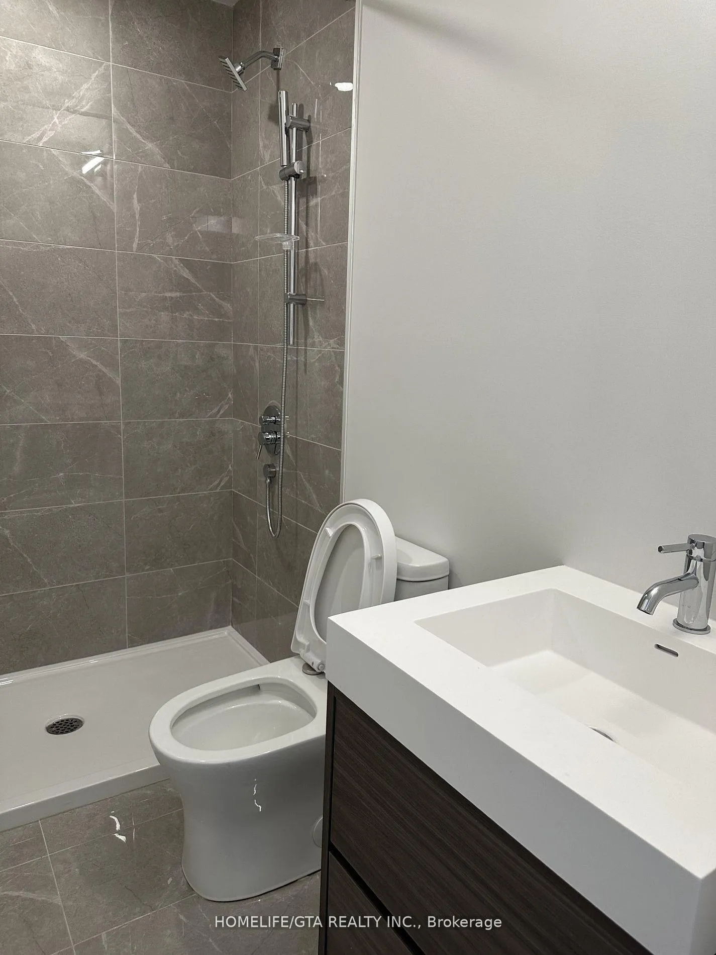 Photo 11 of Unit PH05, 9 Tecumseth Street, Toronto, Niagara — HOMEH