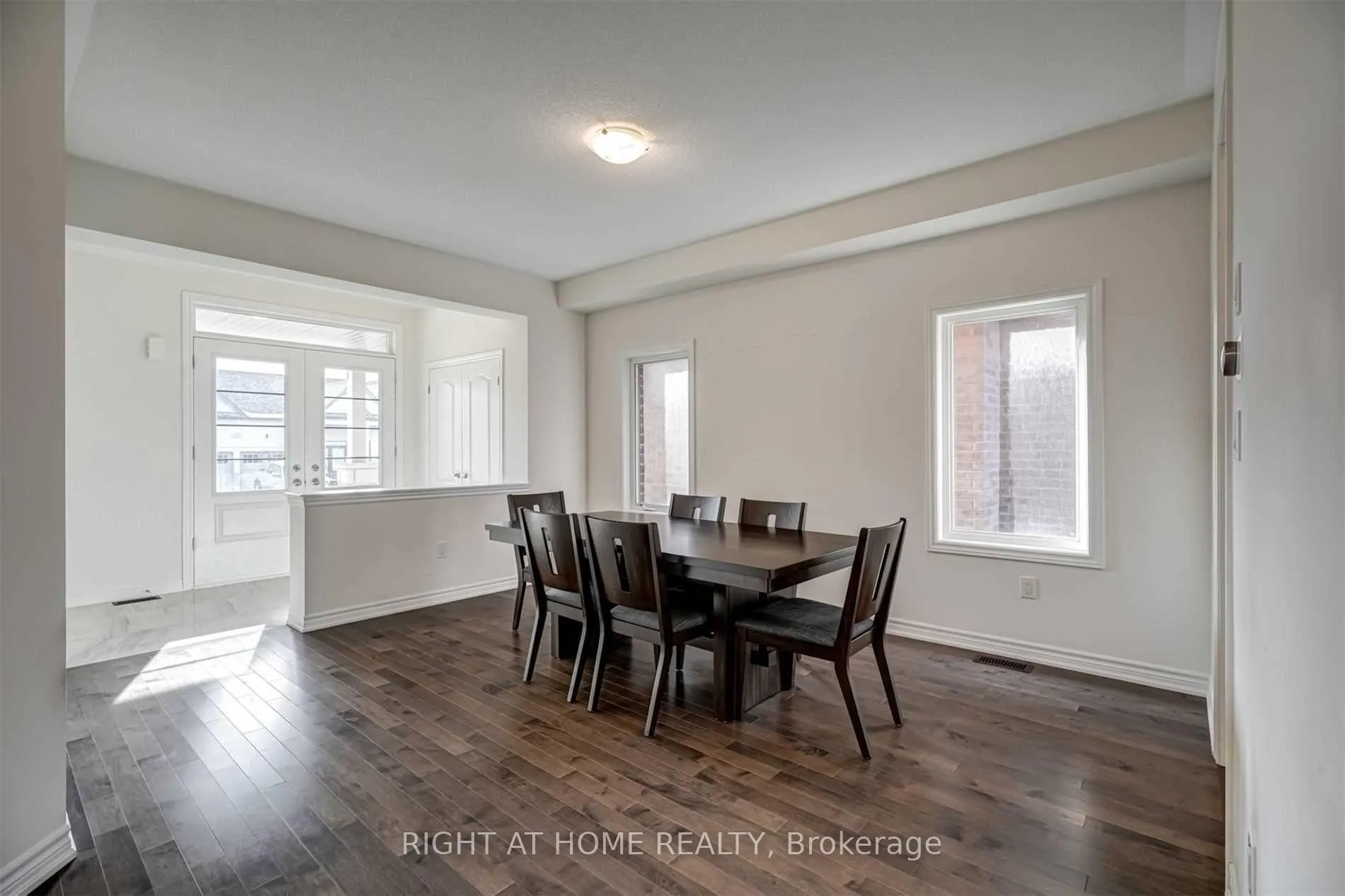 Photo 4 of 108 Connell Drive, Georgina, Keswick North — HOMEH