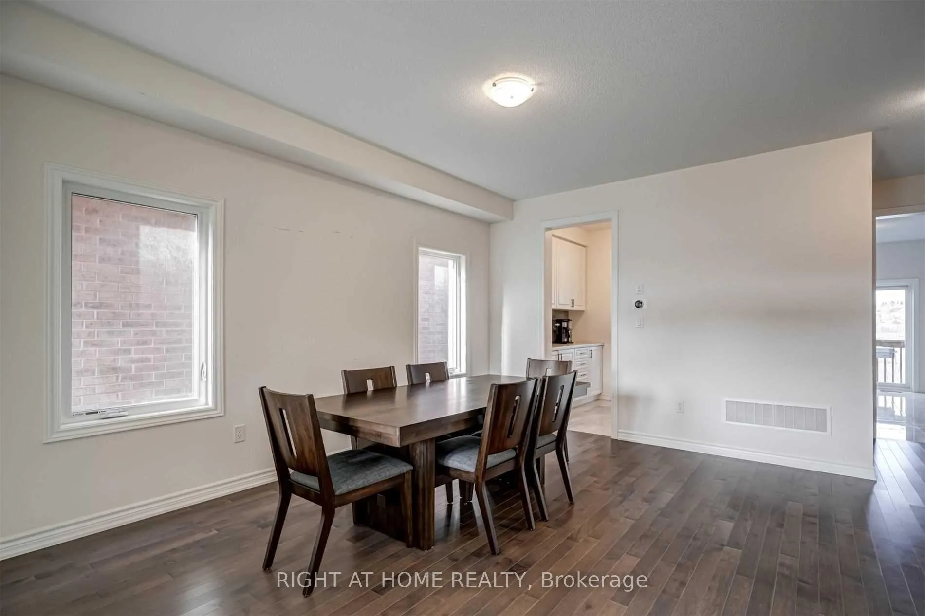 Photo 5 of 108 Connell Drive, Georgina, Keswick North — HOMEH