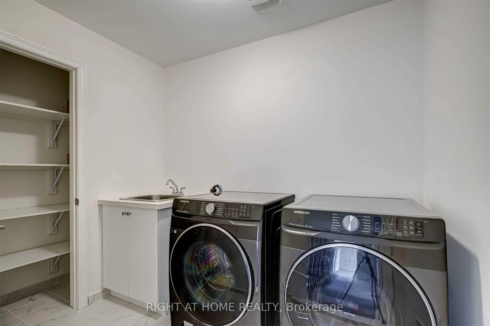 Photo 29 of 108 Connell Drive, Georgina, Keswick North — HOMEH