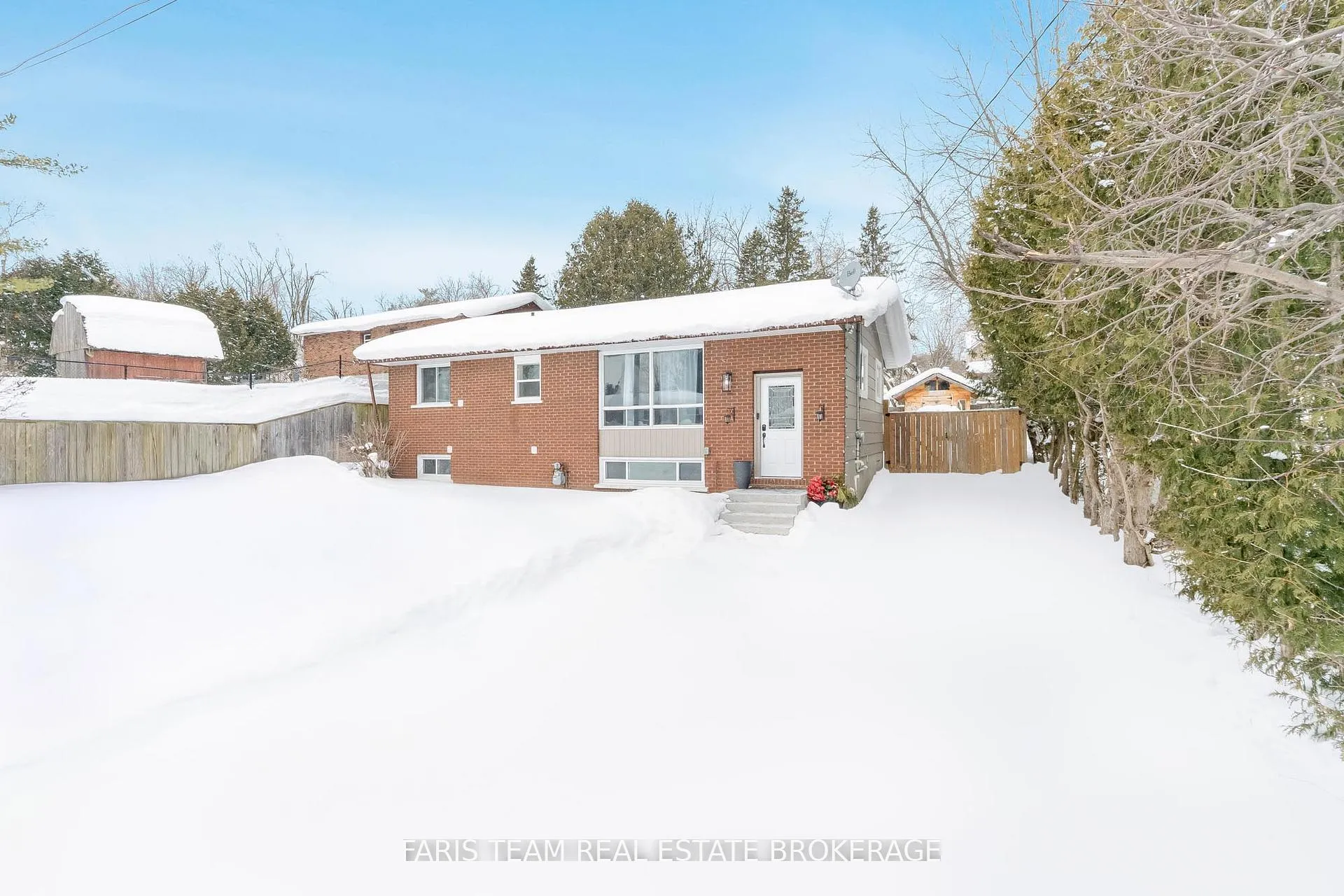 Photo 3 of 510 Mary Street, Tay, Port McNicoll — HOMEH