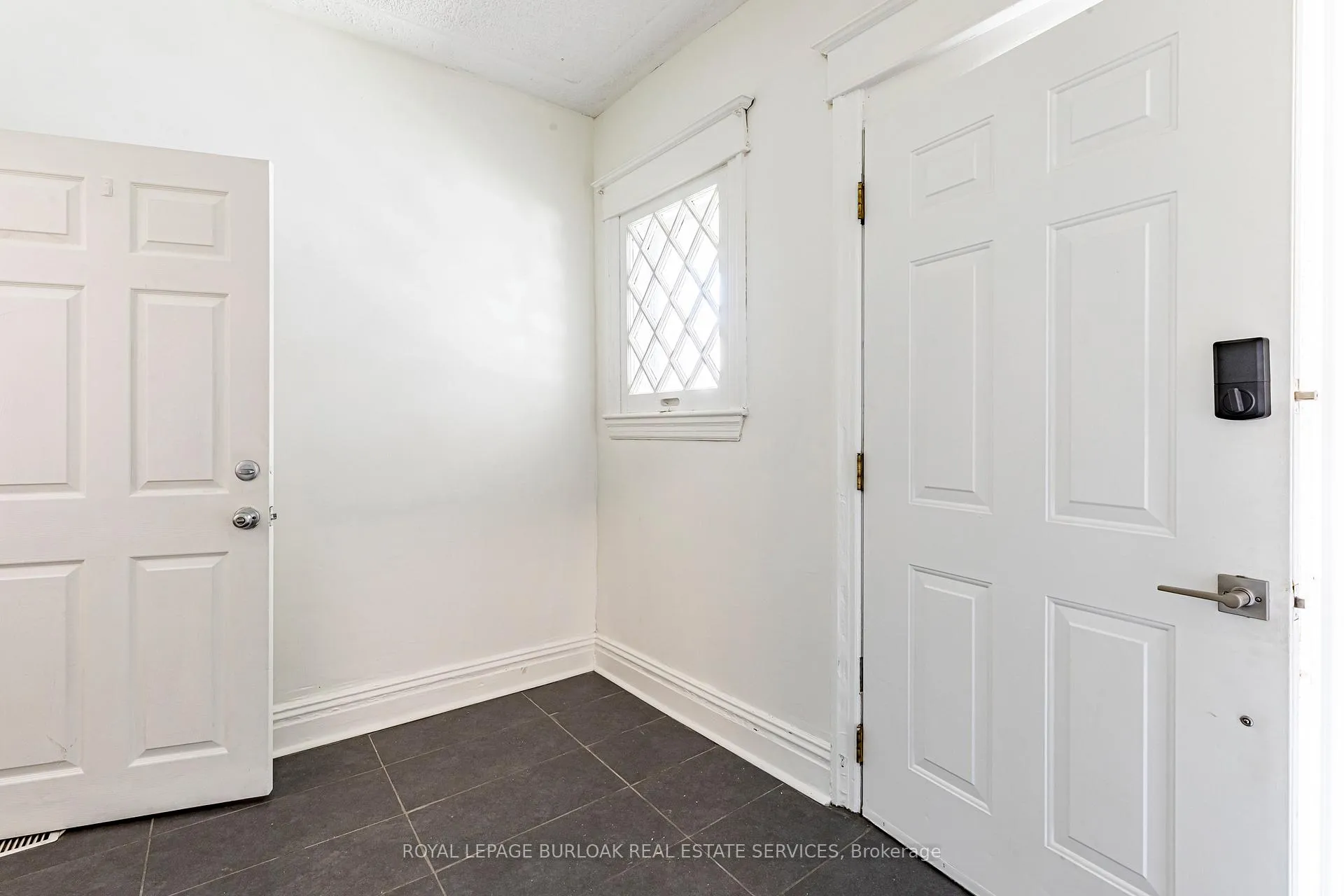 Photo 4 of 22 Myrtle Avenue, Hamilton, St. Clair — HOMEH