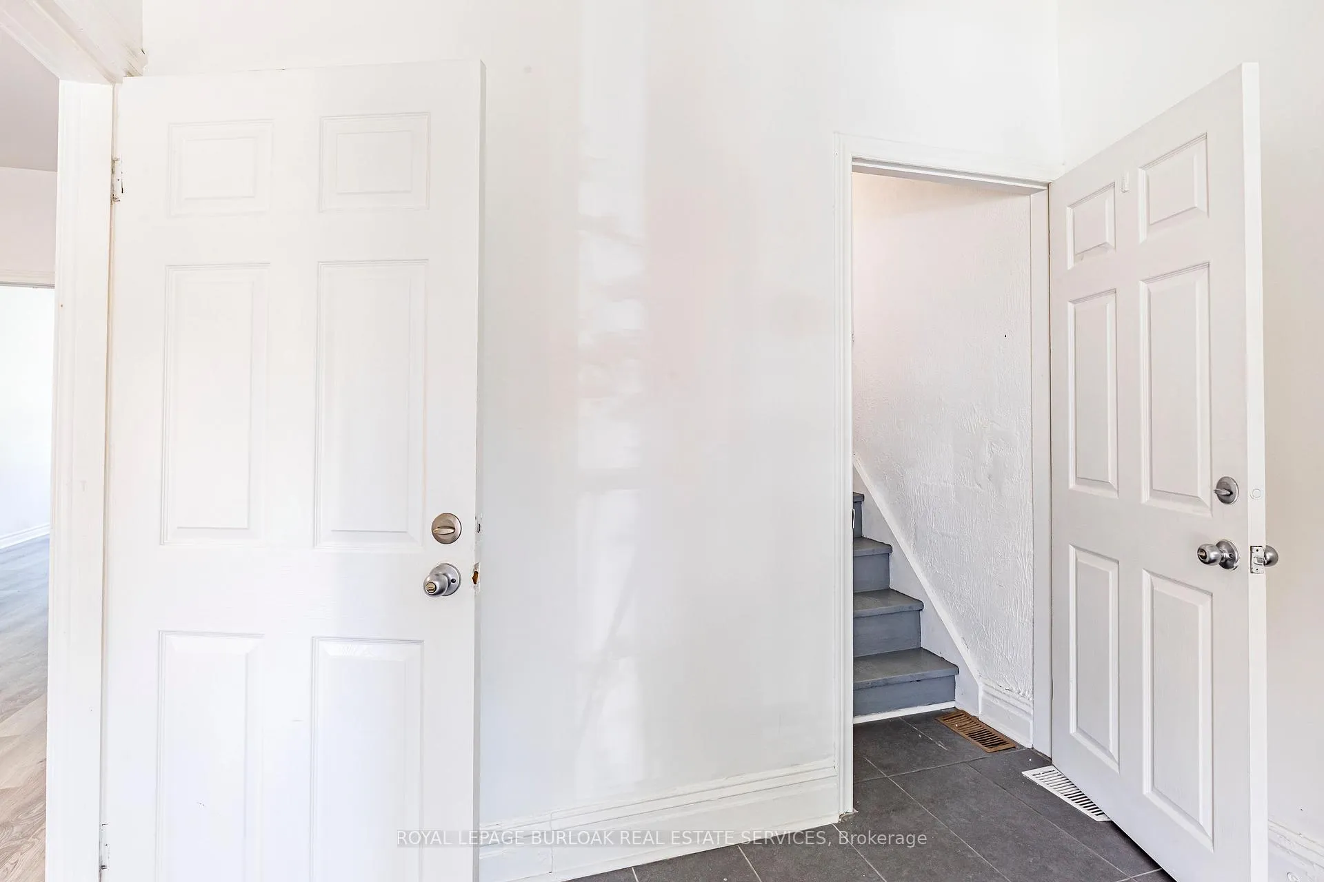Photo 5 of 22 Myrtle Avenue, Hamilton, St. Clair — HOMEH