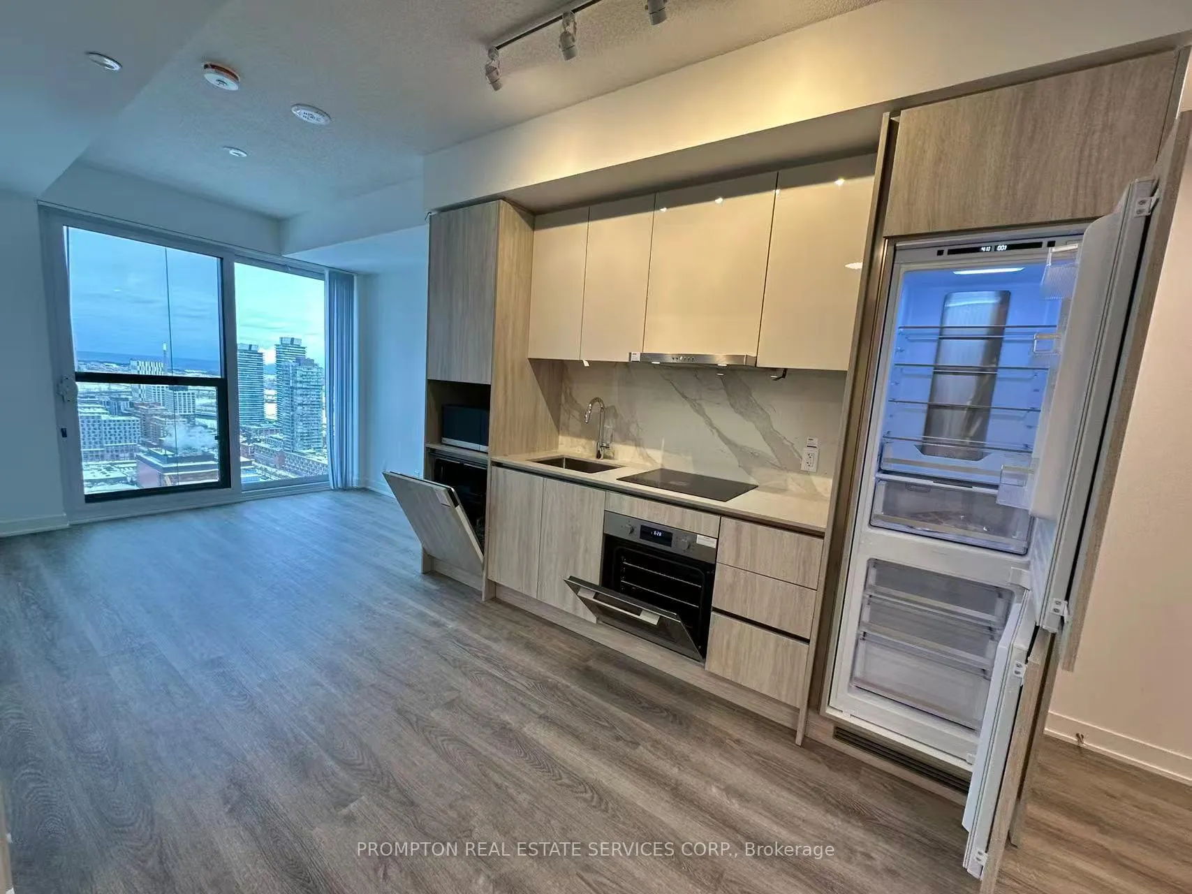 Photo 5 of Unit 3805, 180 Front Street E, Toronto, Moss Park — HOMEH
