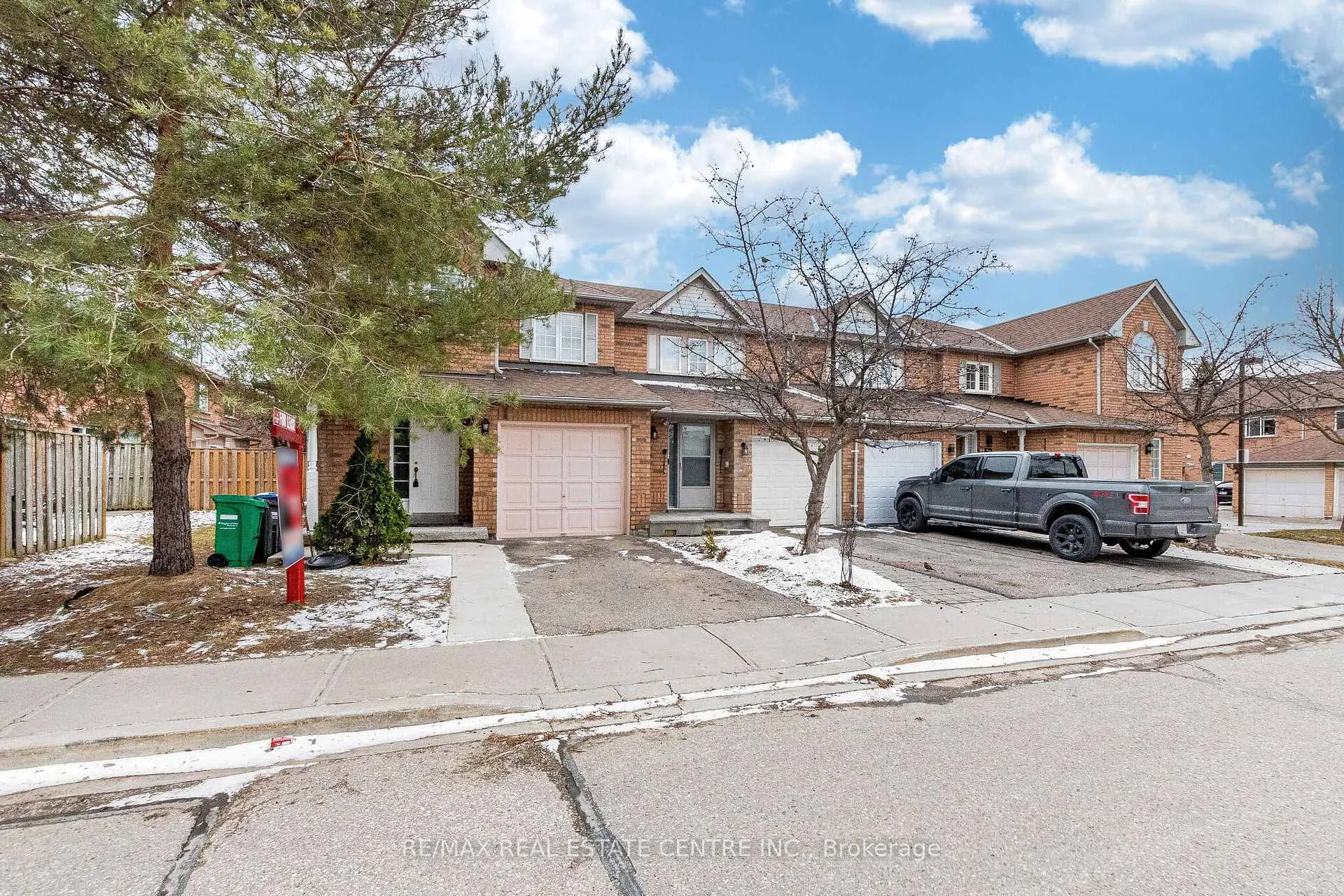 Photo 2 of Unit 48, 10 Cherrytree Drive, Brampton, Fletcher's Creek South — HOMEH