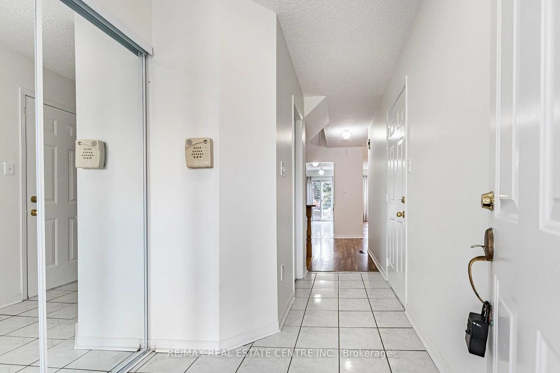 Photo 5 of Unit 48, 10 Cherrytree Drive, Brampton, Fletcher's Creek South — HOMEH