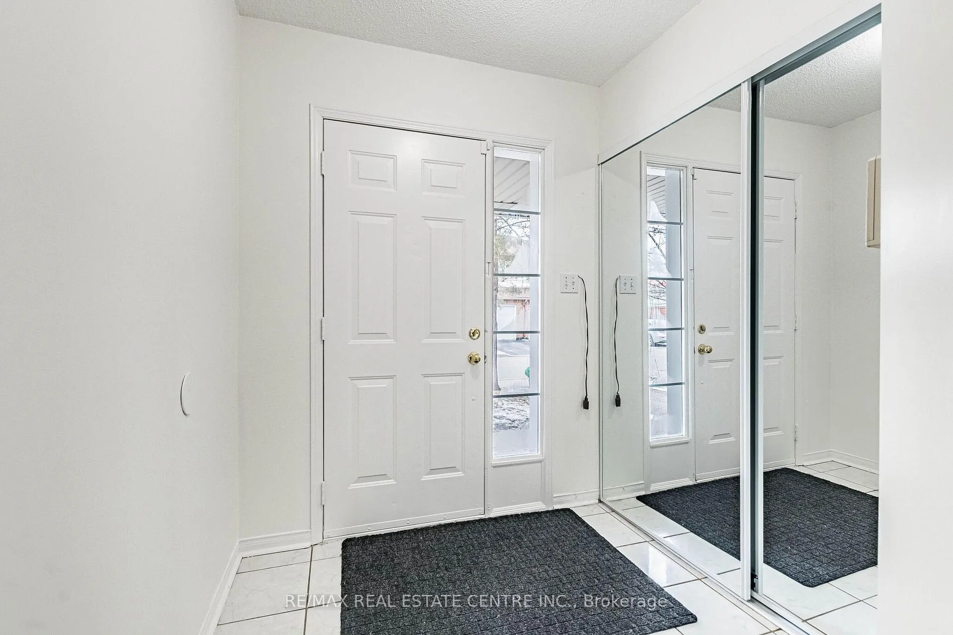 Photo 6 of Unit 48, 10 Cherrytree Drive, Brampton, Fletcher's Creek South — HOMEH