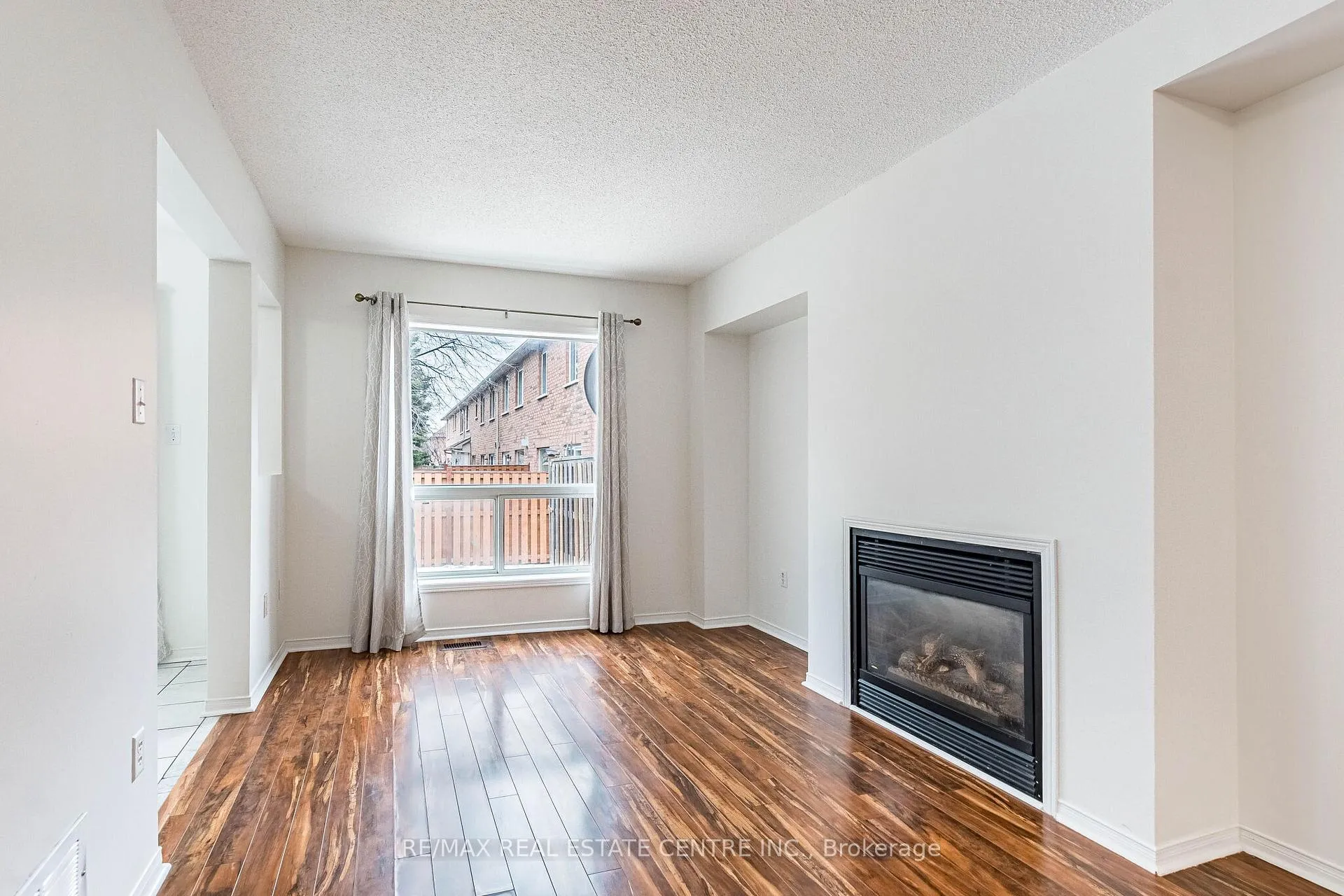 Photo 10 of Unit 48, 10 Cherrytree Drive, Brampton, Fletcher's Creek South — HOMEH