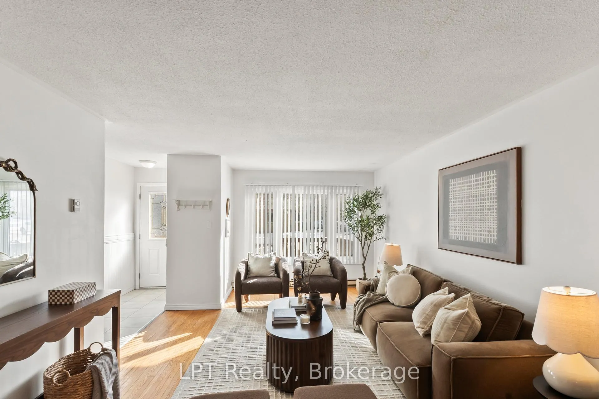 Photo 4 of 118 Capreol Court, Oshawa, Vanier — HOMEH