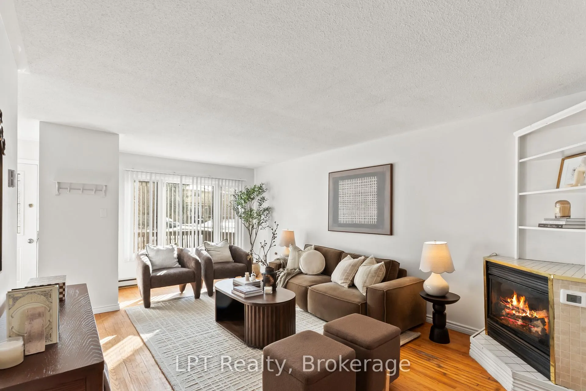 Photo 5 of 118 Capreol Court, Oshawa, Vanier — HOMEH