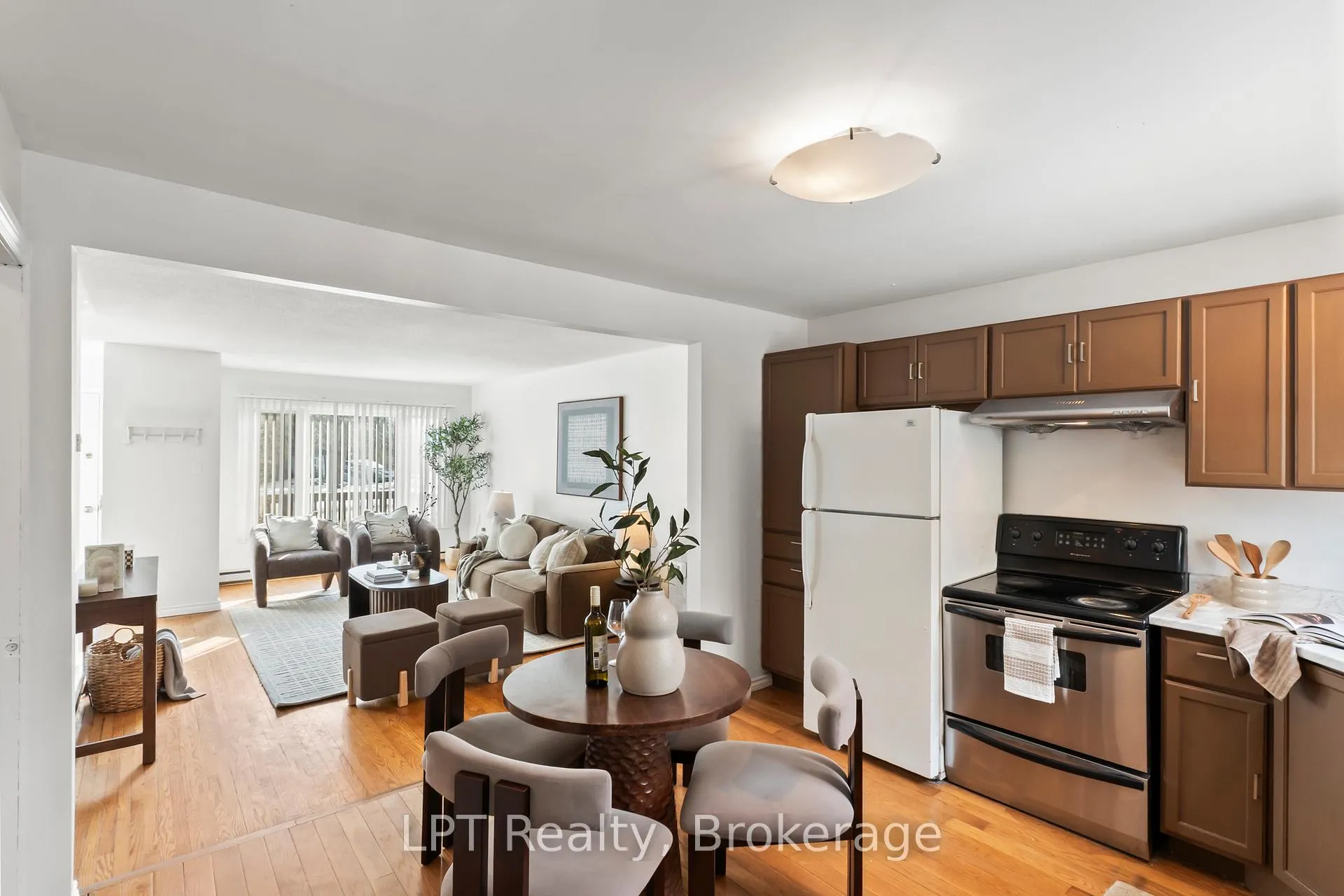 Photo 8 of 118 Capreol Court, Oshawa, Vanier — HOMEH