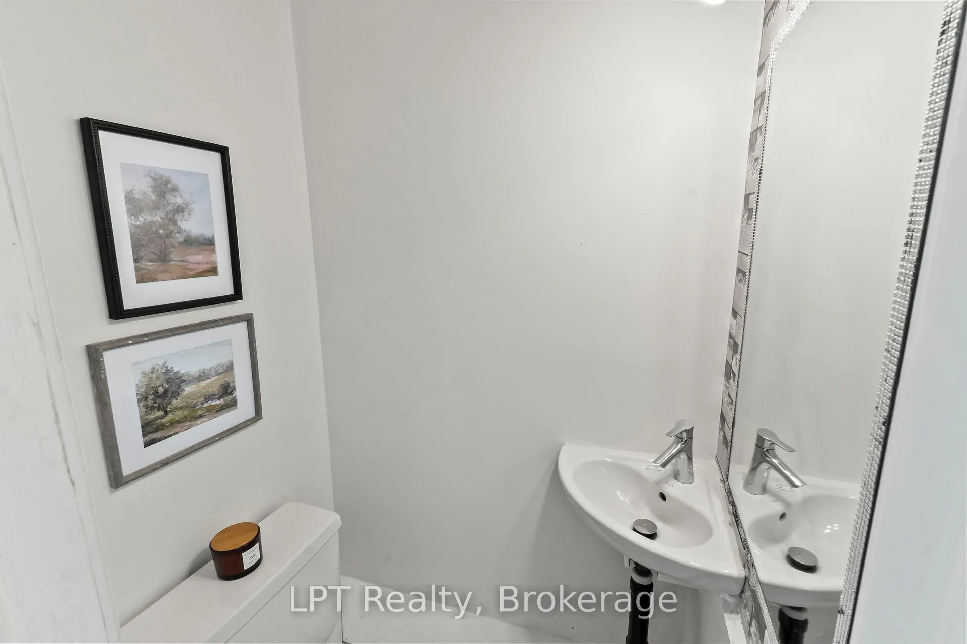 Photo 12 of 118 Capreol Court, Oshawa, Vanier — HOMEH
