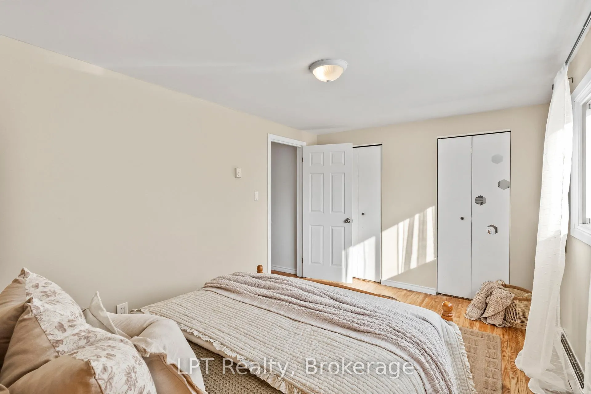 Photo 16 of 118 Capreol Court, Oshawa, Vanier — HOMEH