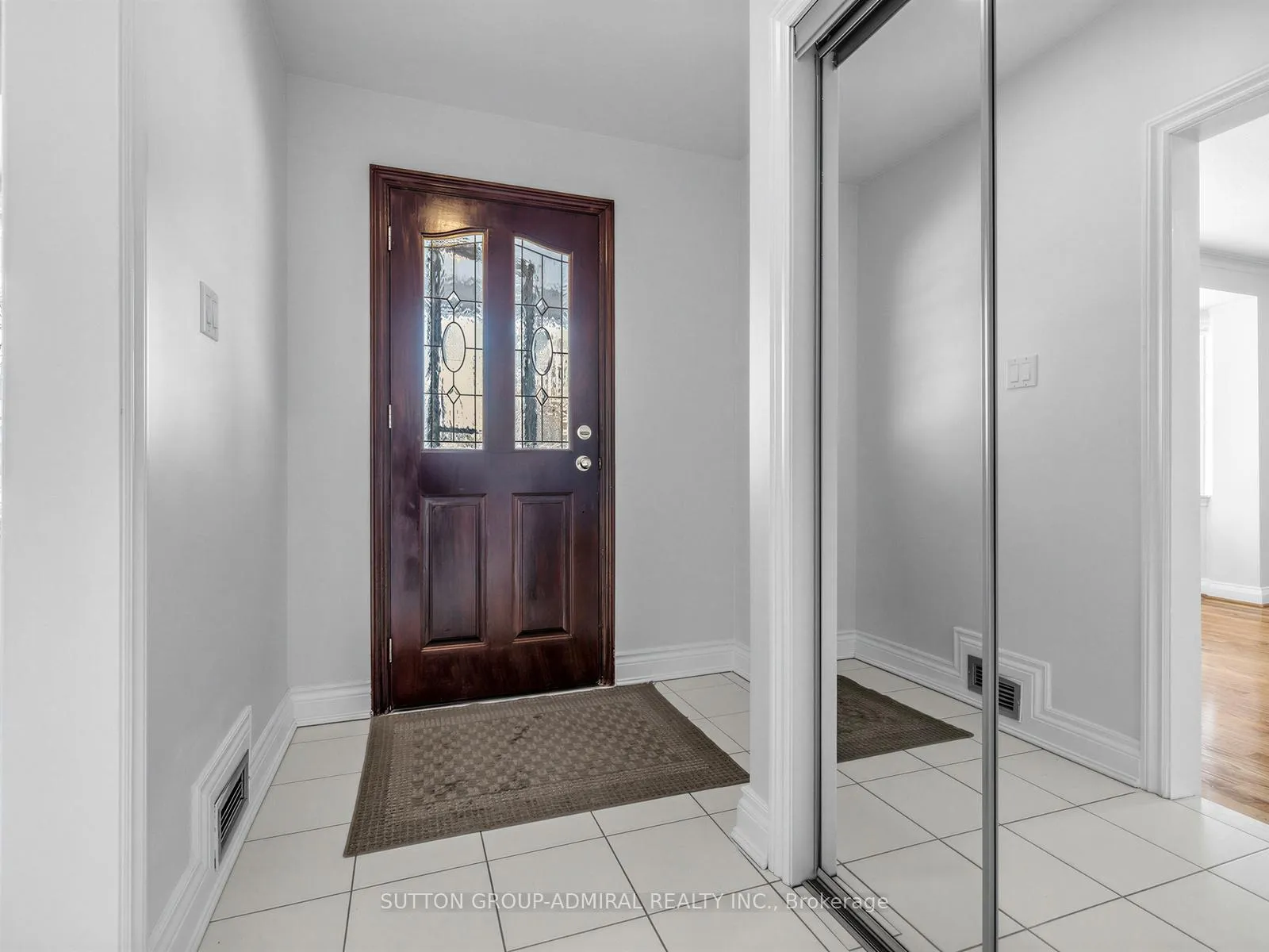 Photo 4 of 157 Hillmount Avenue, Toronto, Englemount-Lawrence — HOMEH