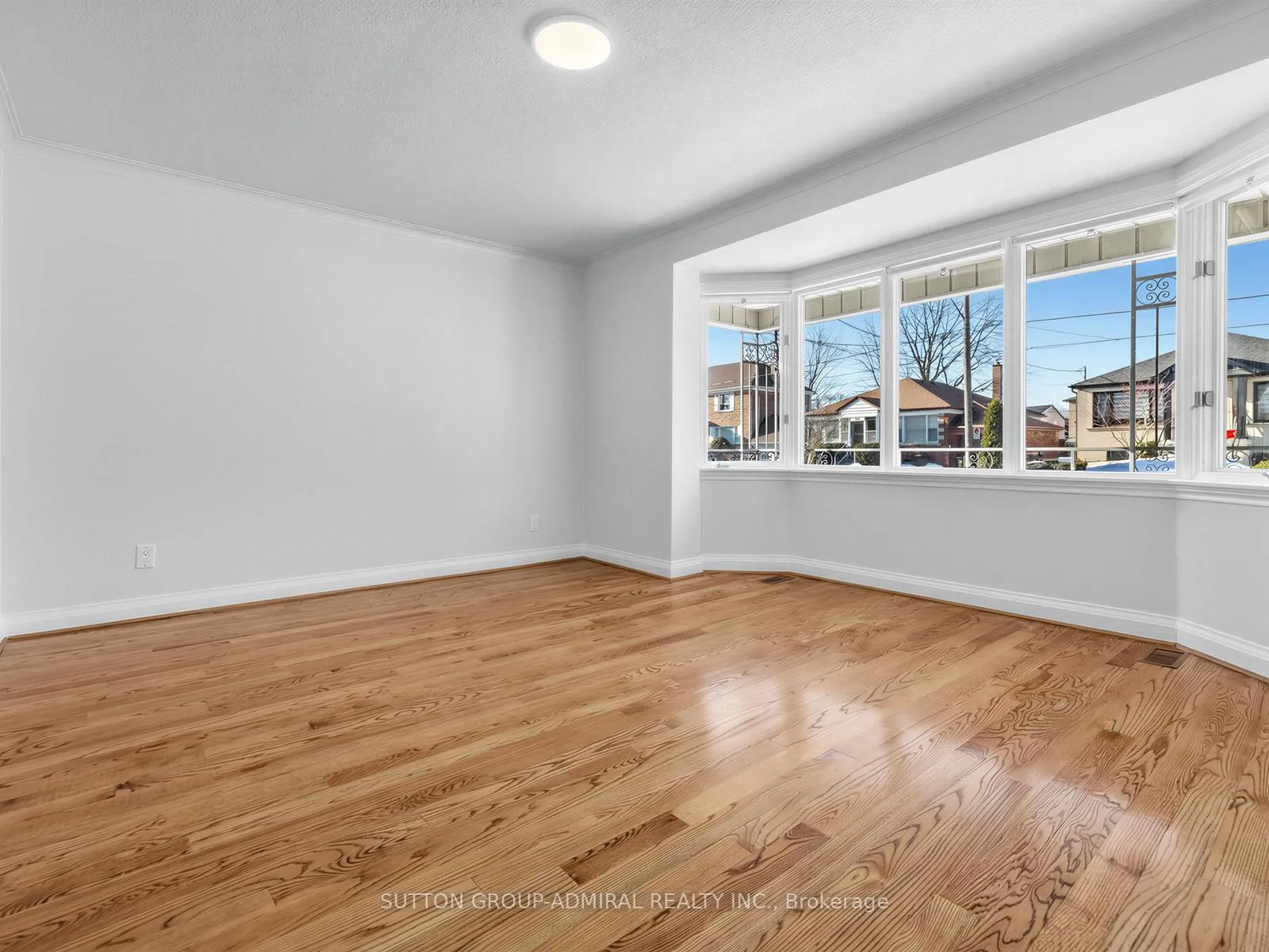 Photo 5 of 157 Hillmount Avenue, Toronto, Englemount-Lawrence — HOMEH