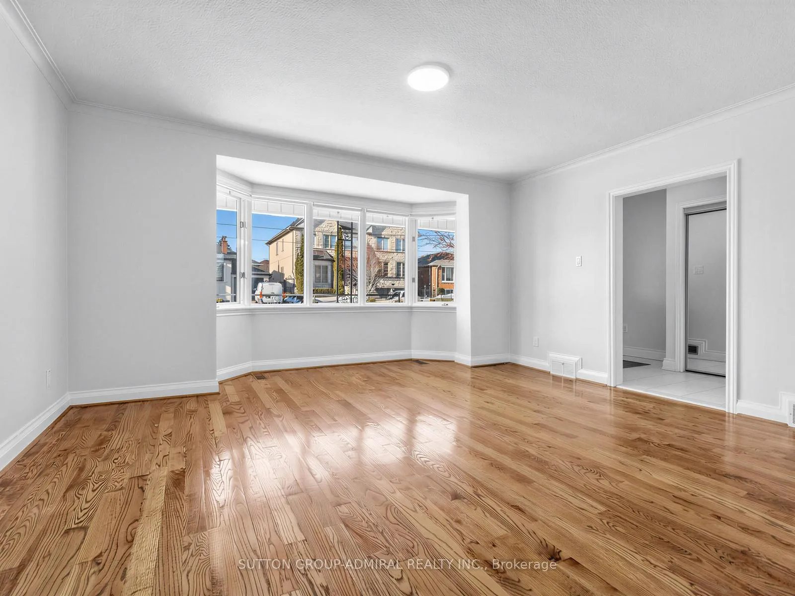 Photo 6 of 157 Hillmount Avenue, Toronto, Englemount-Lawrence — HOMEH