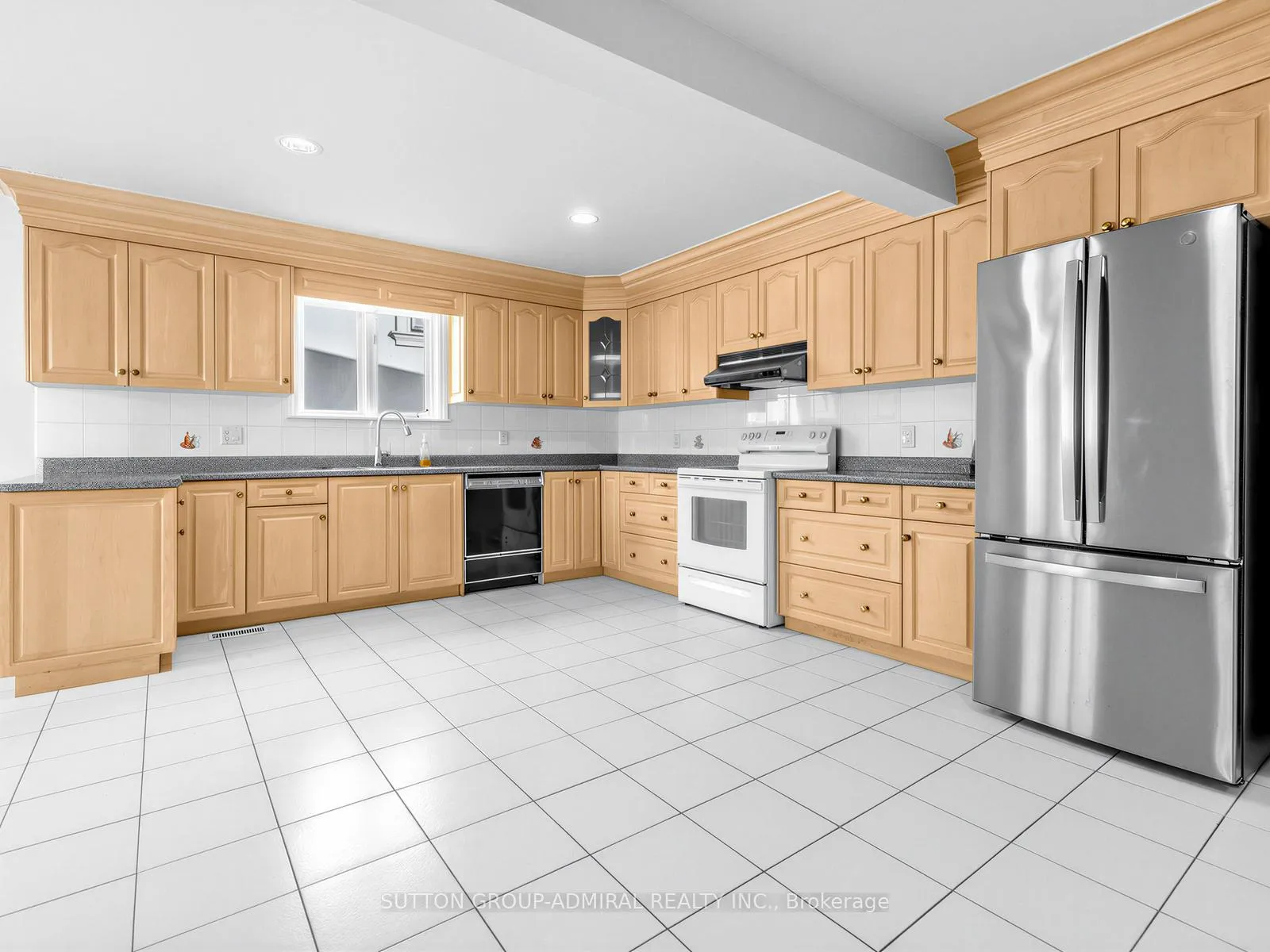 Photo 9 of 157 Hillmount Avenue, Toronto, Englemount-Lawrence — HOMEH