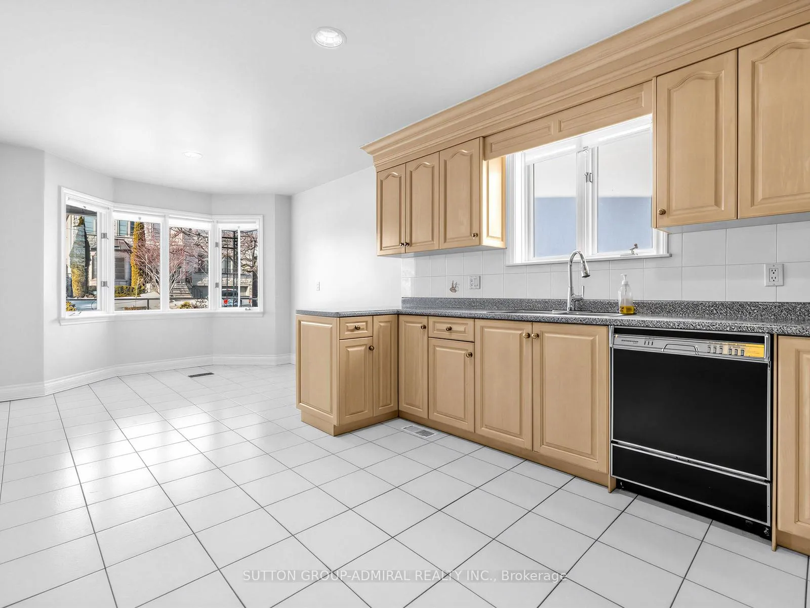 Photo 11 of 157 Hillmount Avenue, Toronto, Englemount-Lawrence — HOMEH