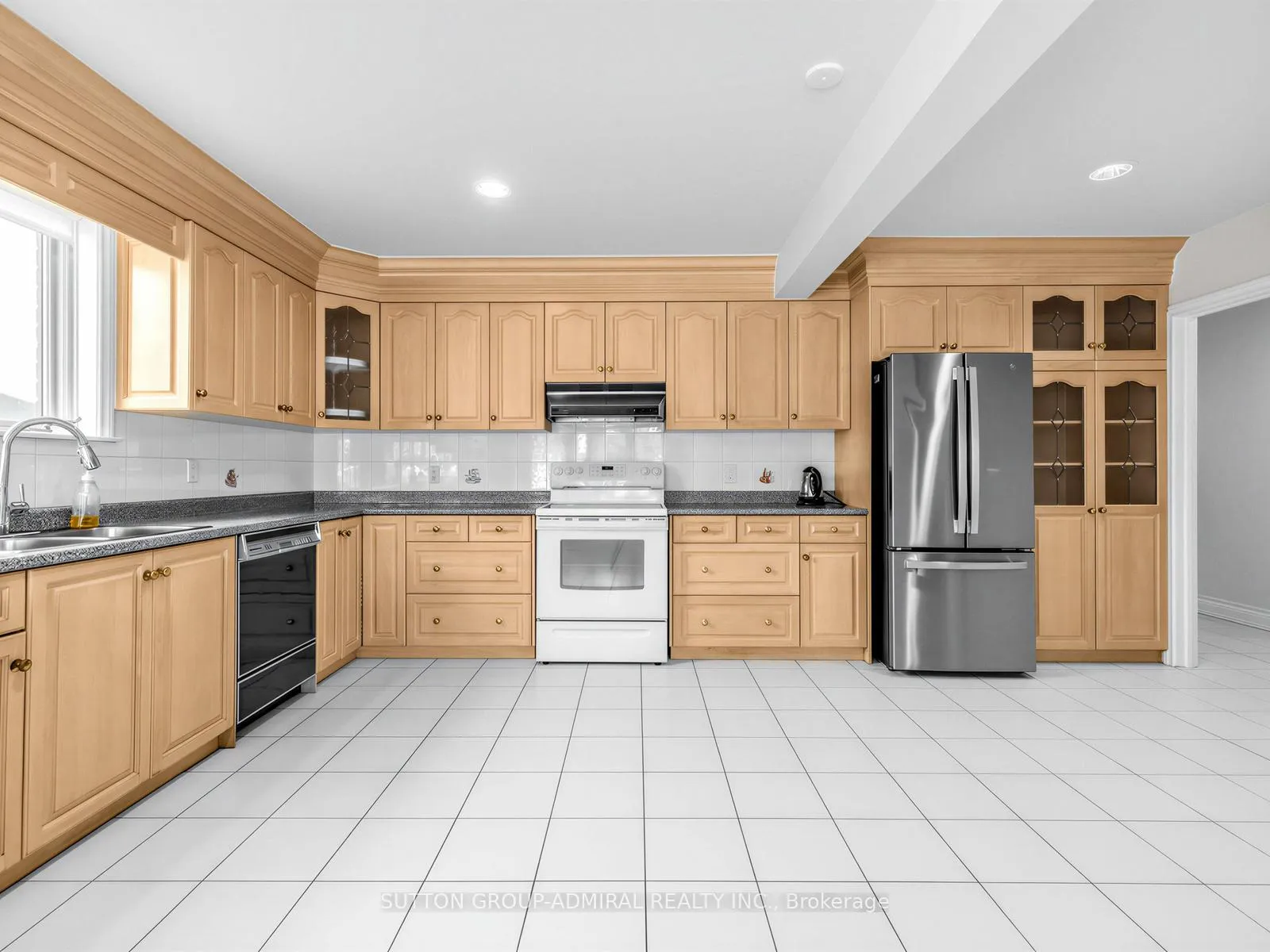 Photo 13 of 157 Hillmount Avenue, Toronto, Englemount-Lawrence — HOMEH