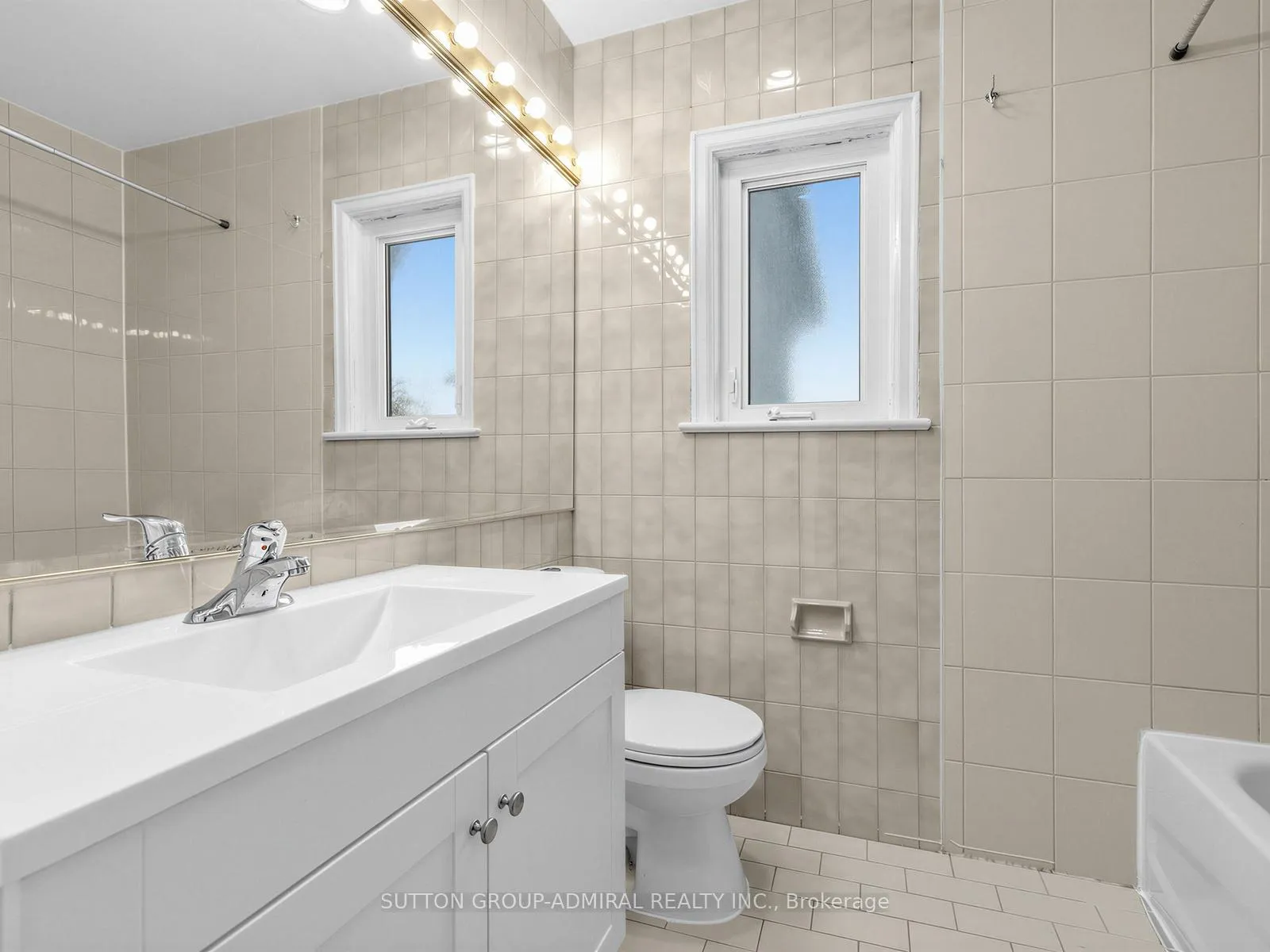 Photo 18 of 157 Hillmount Avenue, Toronto, Englemount-Lawrence — HOMEH