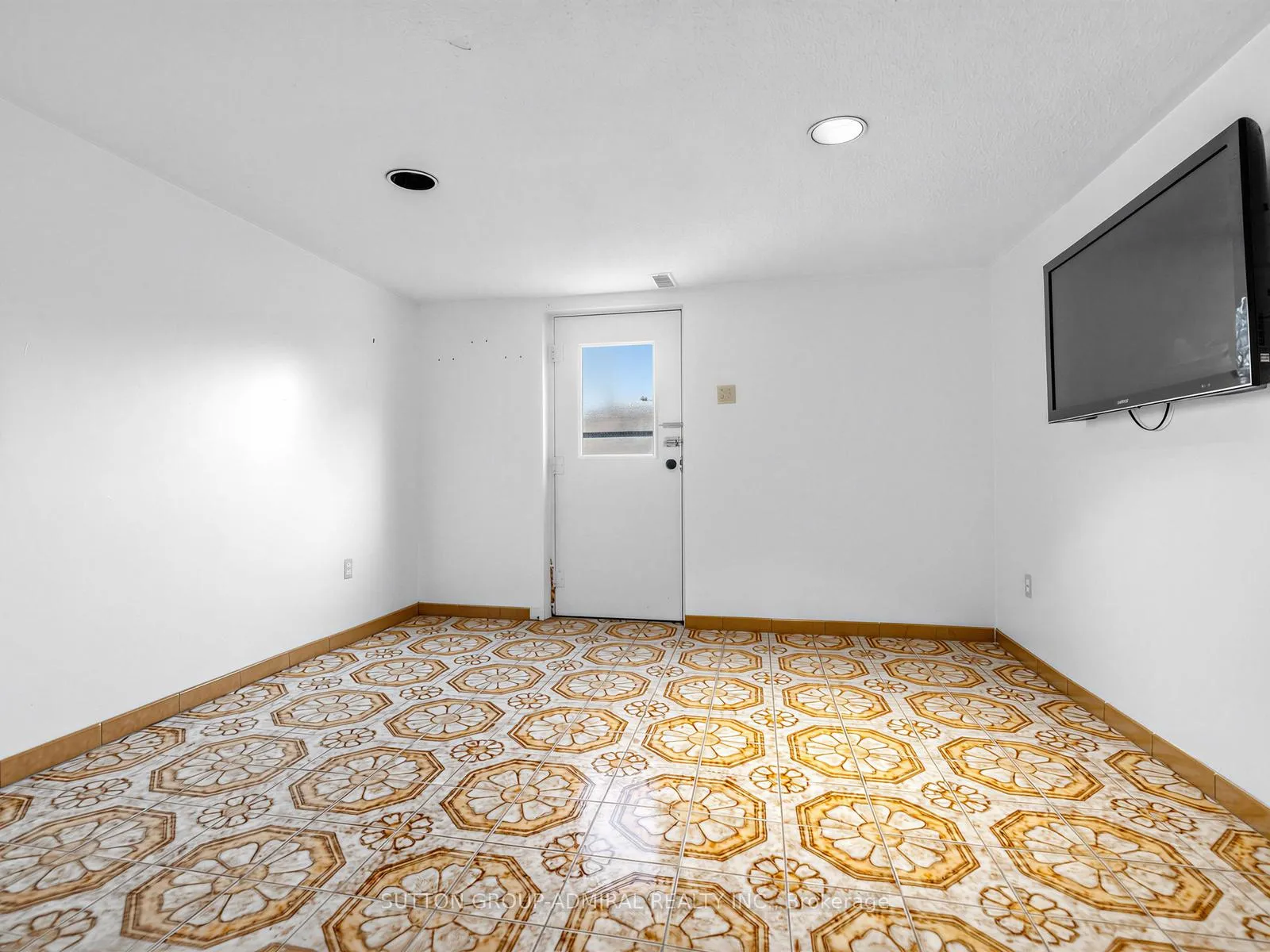 Photo 22 of 157 Hillmount Avenue, Toronto, Englemount-Lawrence — HOMEH